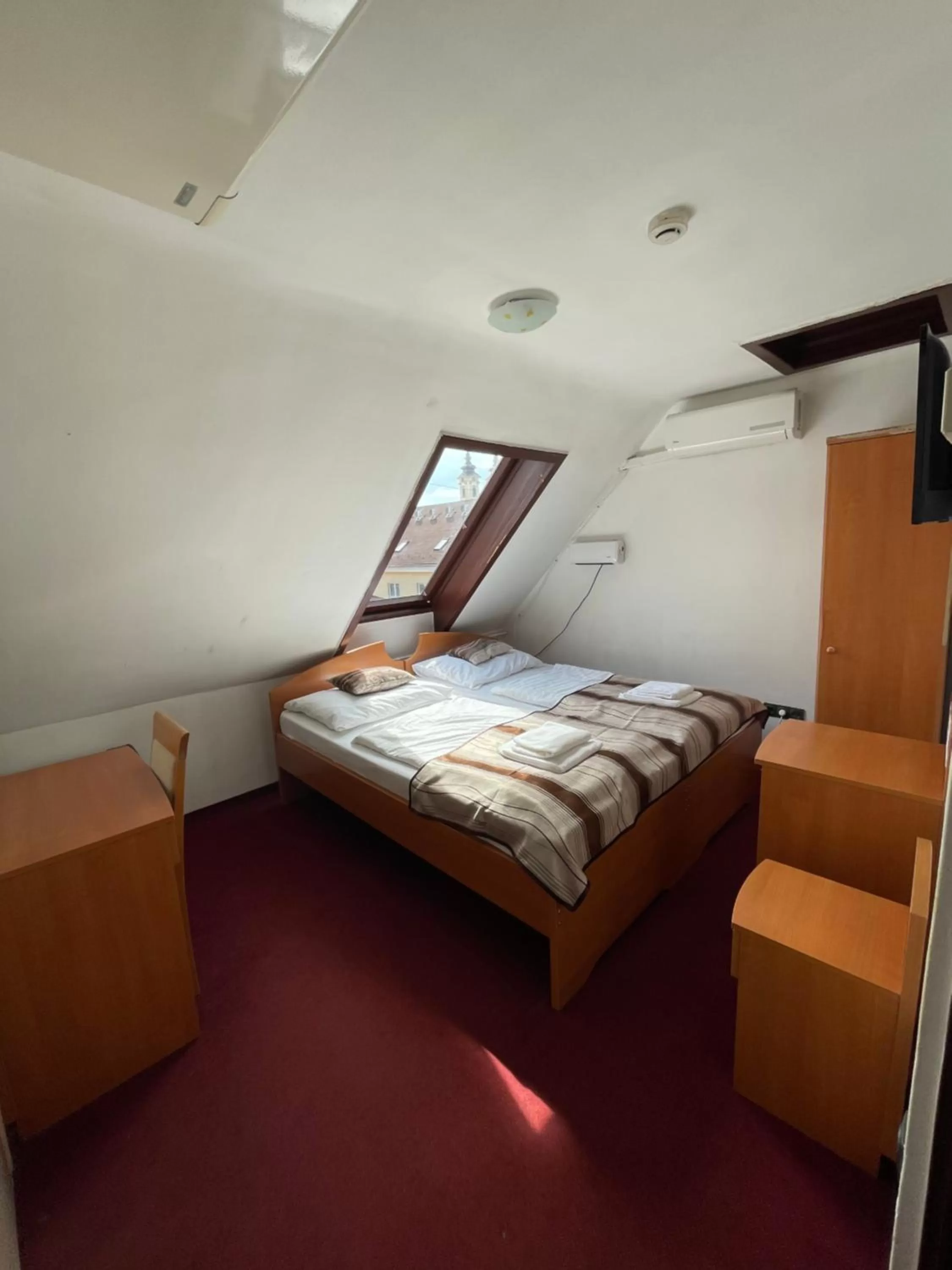 Bed in Hotel Minaret&Étterem