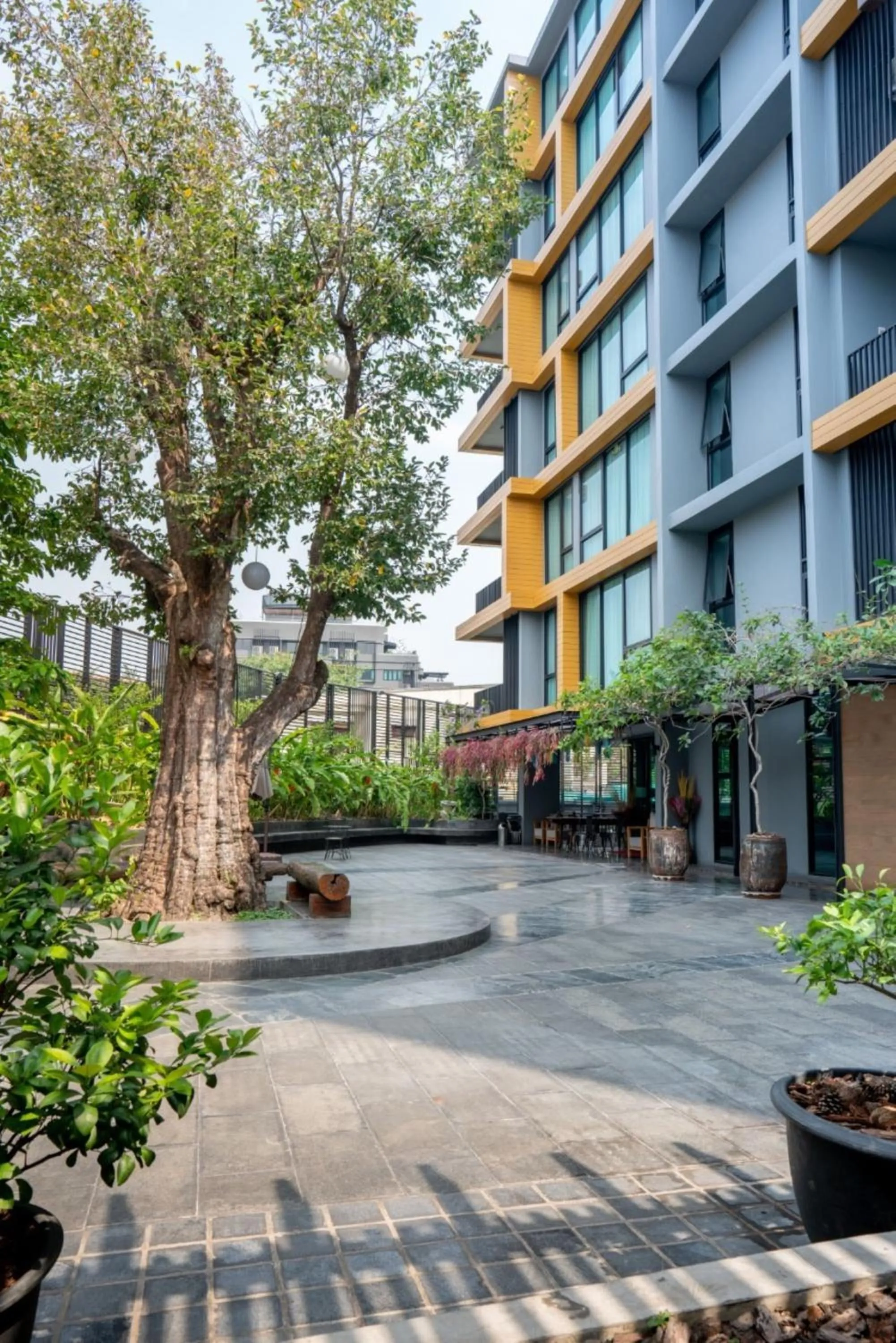 Property building in Sanae' Hotel Nimman