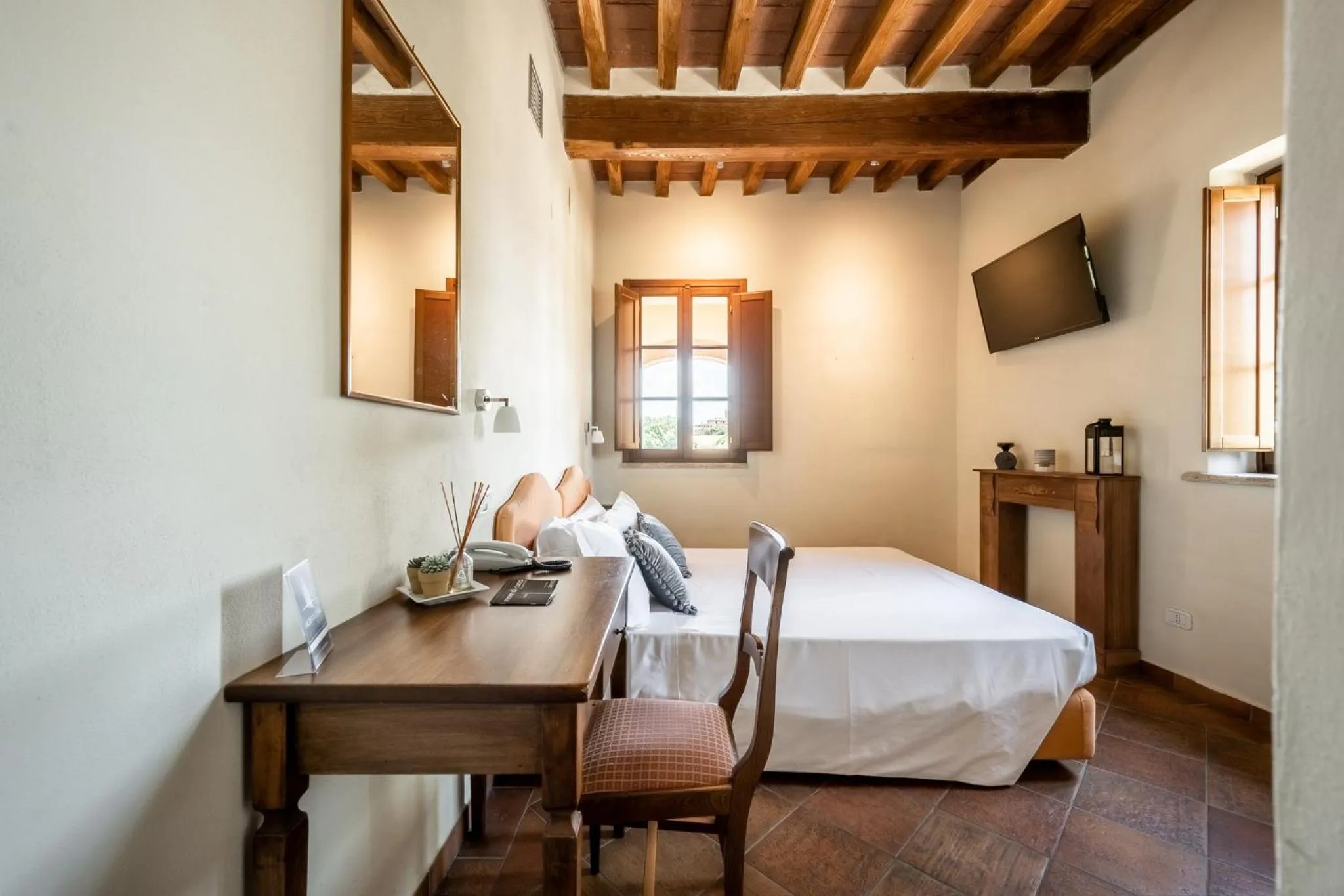 Photo of the whole room, Bed in Hotel More di Cuna