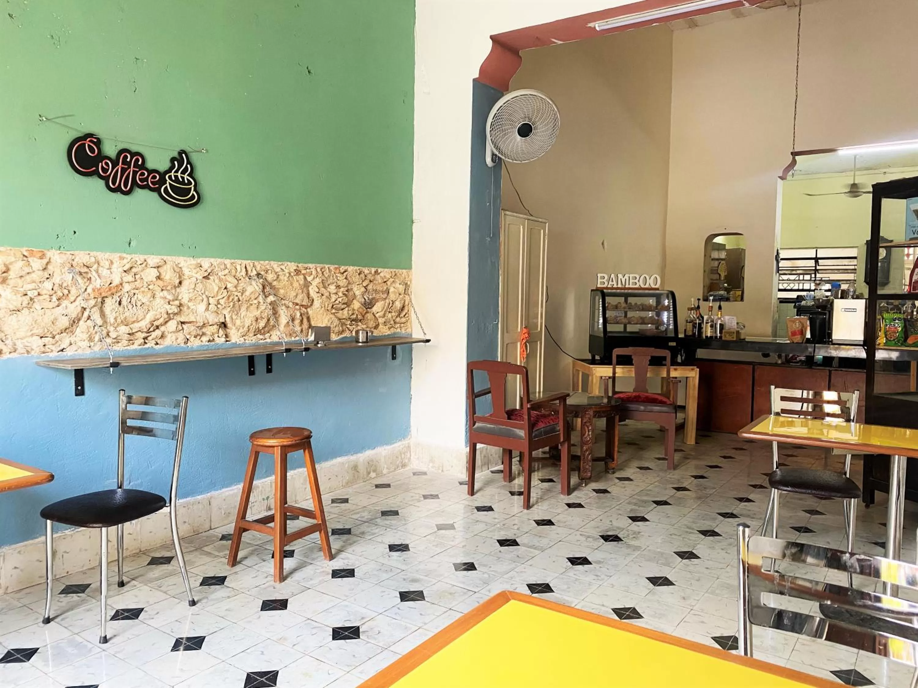 Restaurant/places to eat in OYO Posada Espinosa, Mérida, Parque de Santa Ana