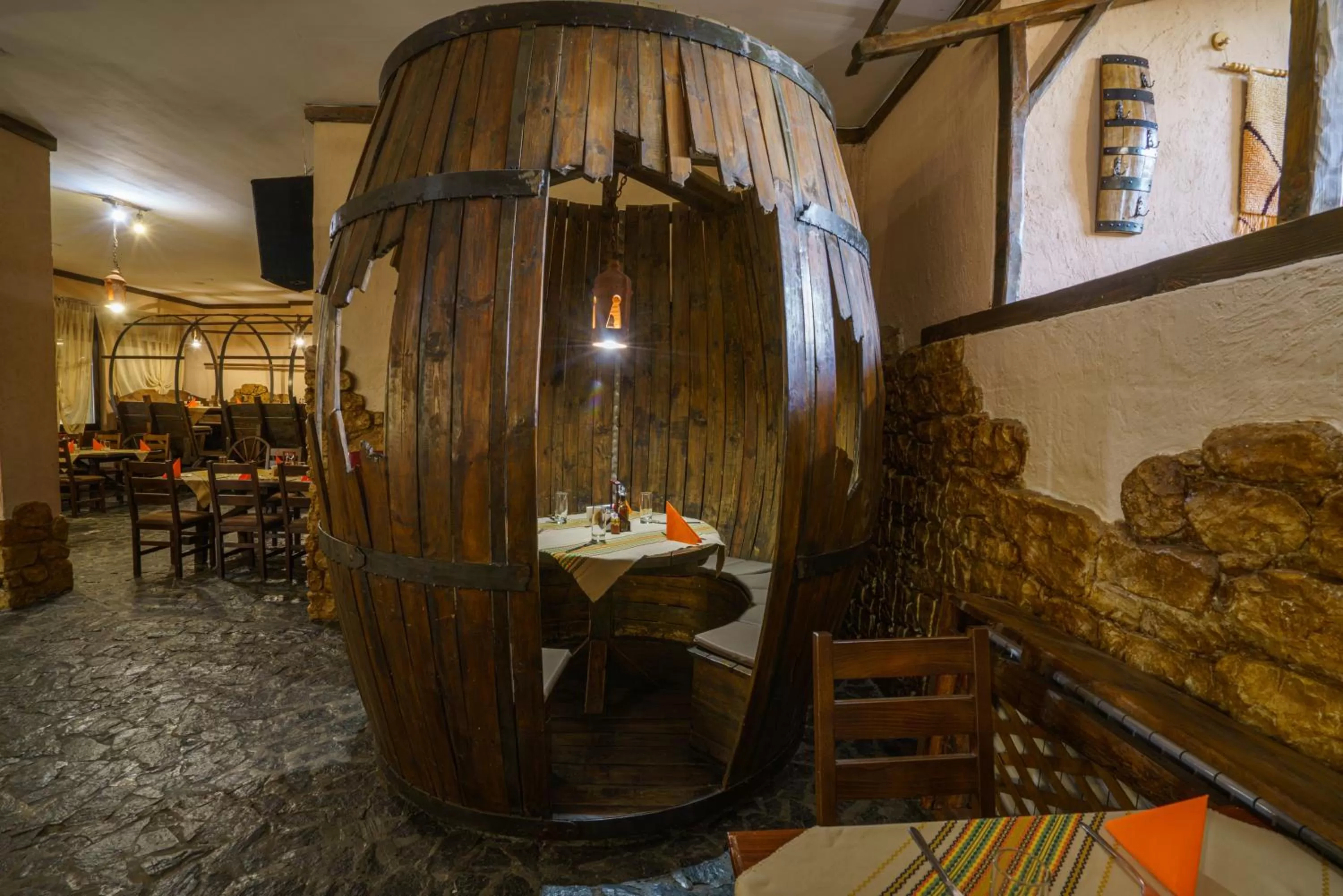 Restaurant/Places to Eat in Troyan Plaza Hotel