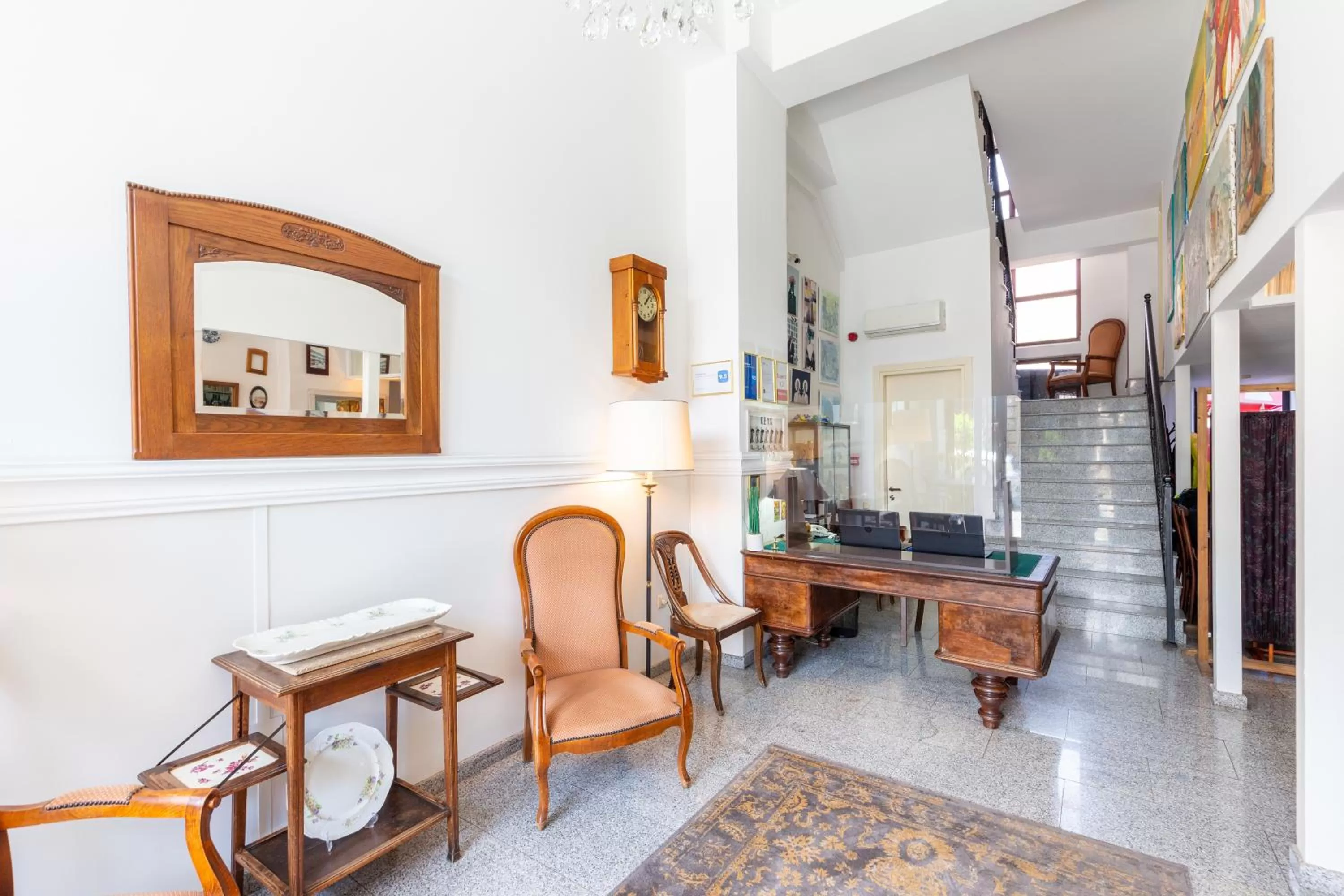 Lobby or reception in Hotel N16