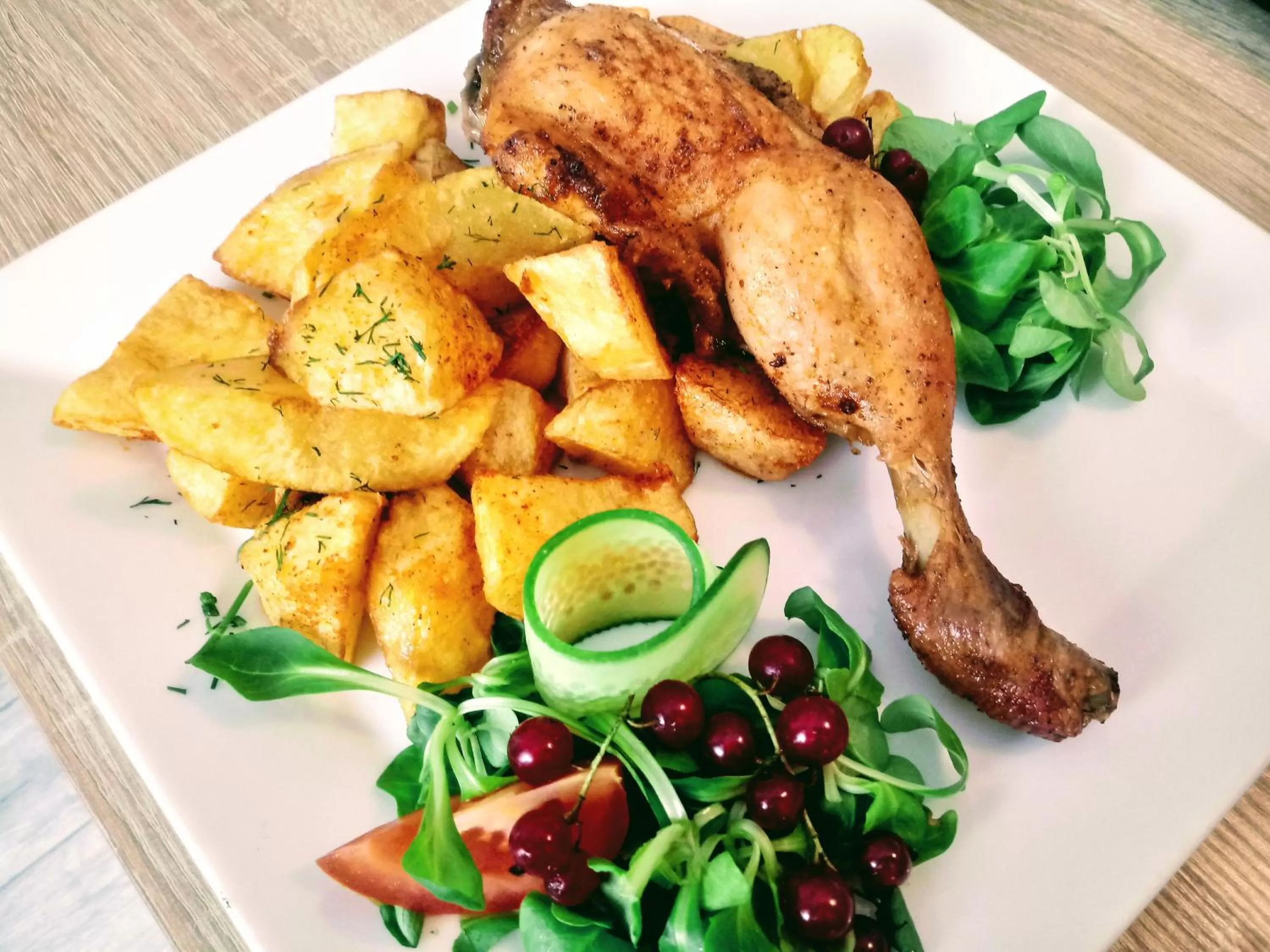 Food in Hotel Miłosz Restauracja, Basen dla dzieci, Sala Zabaw, Siłownia