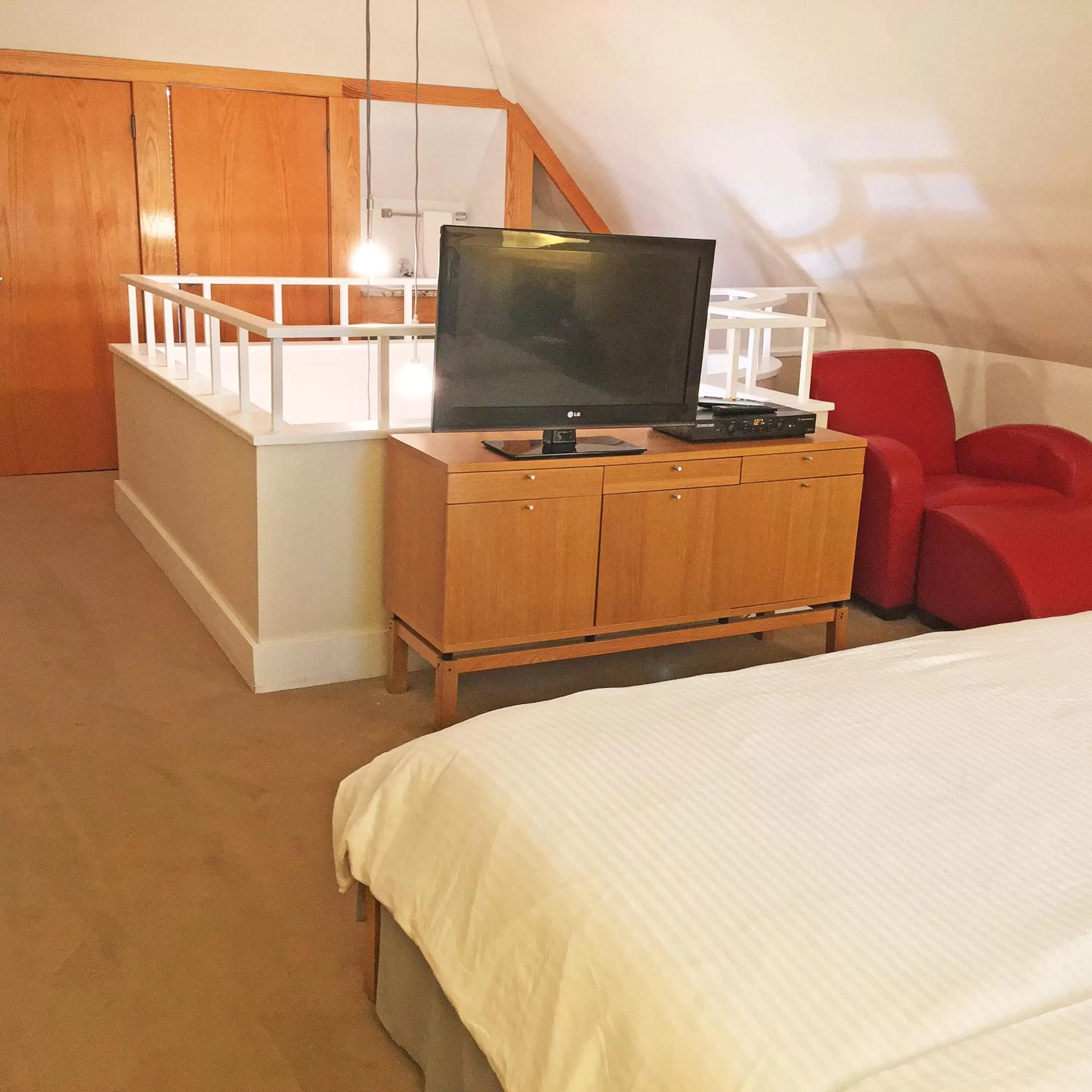 Bed in Morris House Hotel