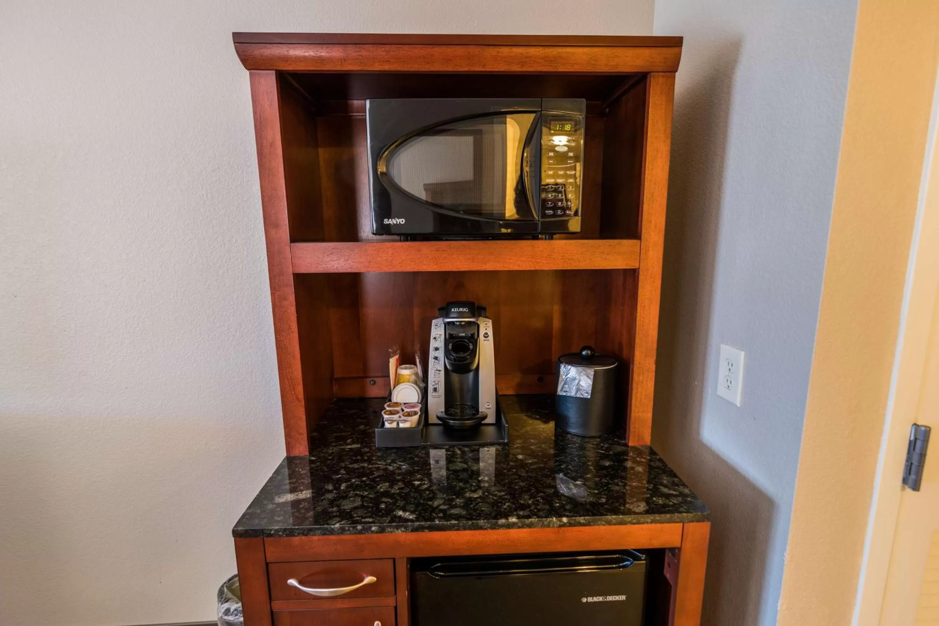 Kitchen or kitchenette in Hilton Garden Inn Bowling Green