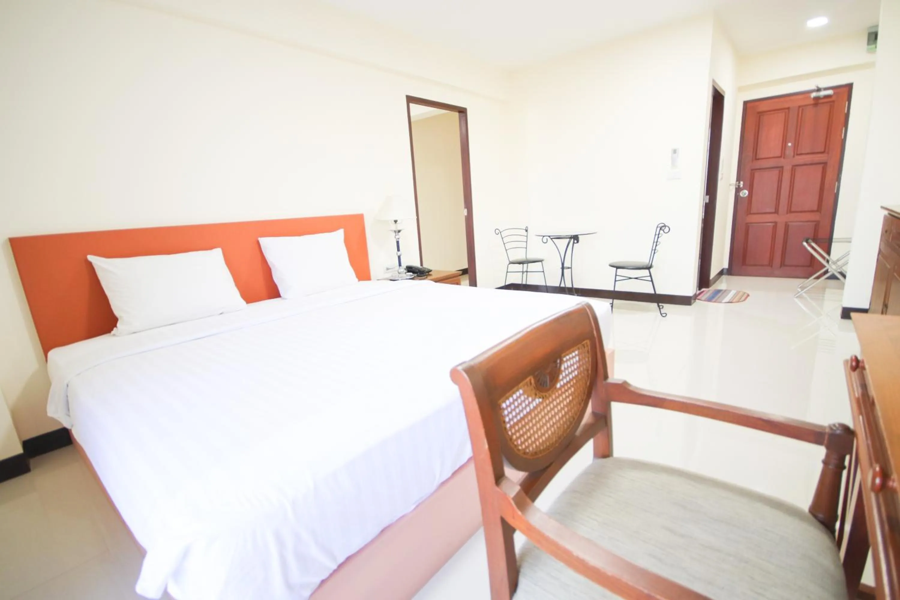 Bedroom, Bed in White House Bizotel