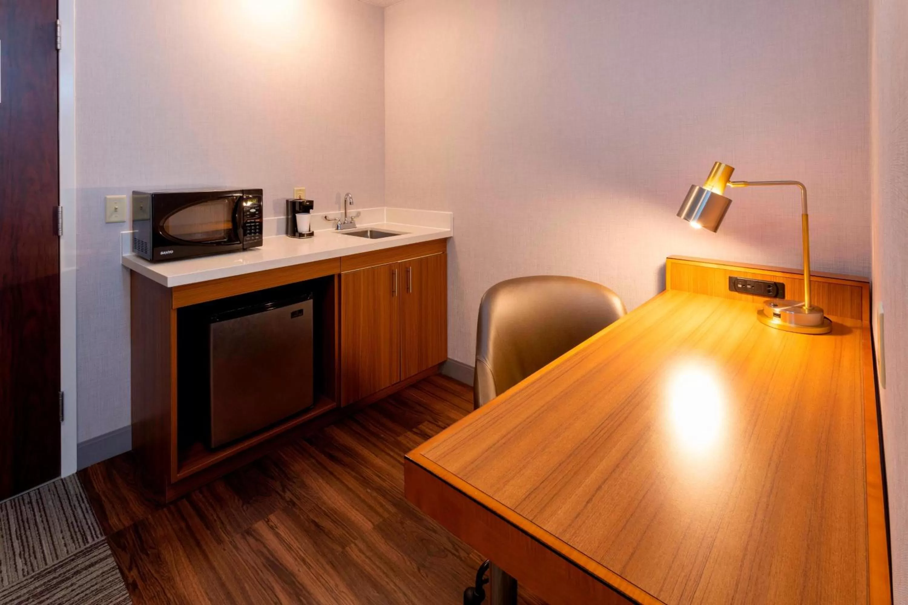 Photo of the whole room in SpringHill Suites Rochester Mayo Clinic Area / Saint Marys