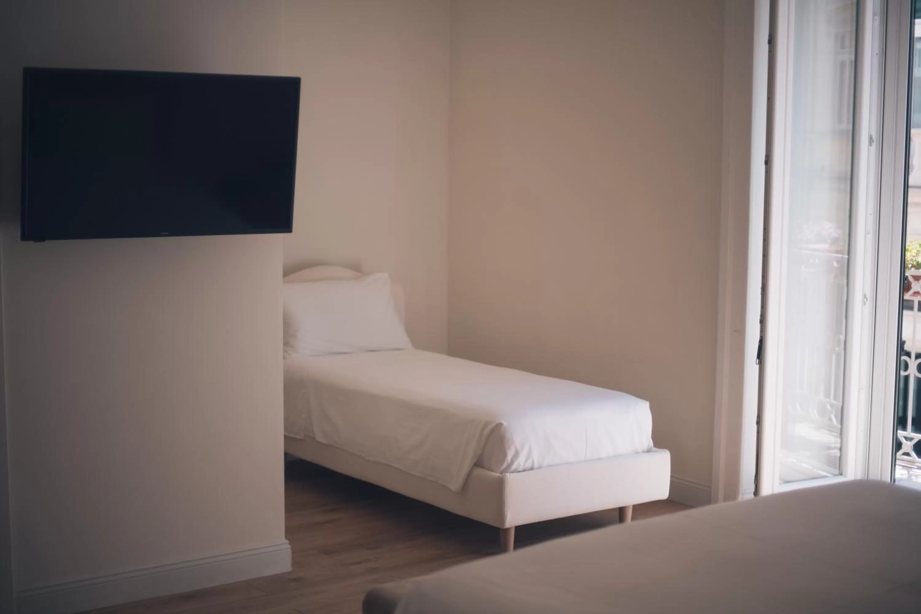 Bedroom, Bed in Novecento