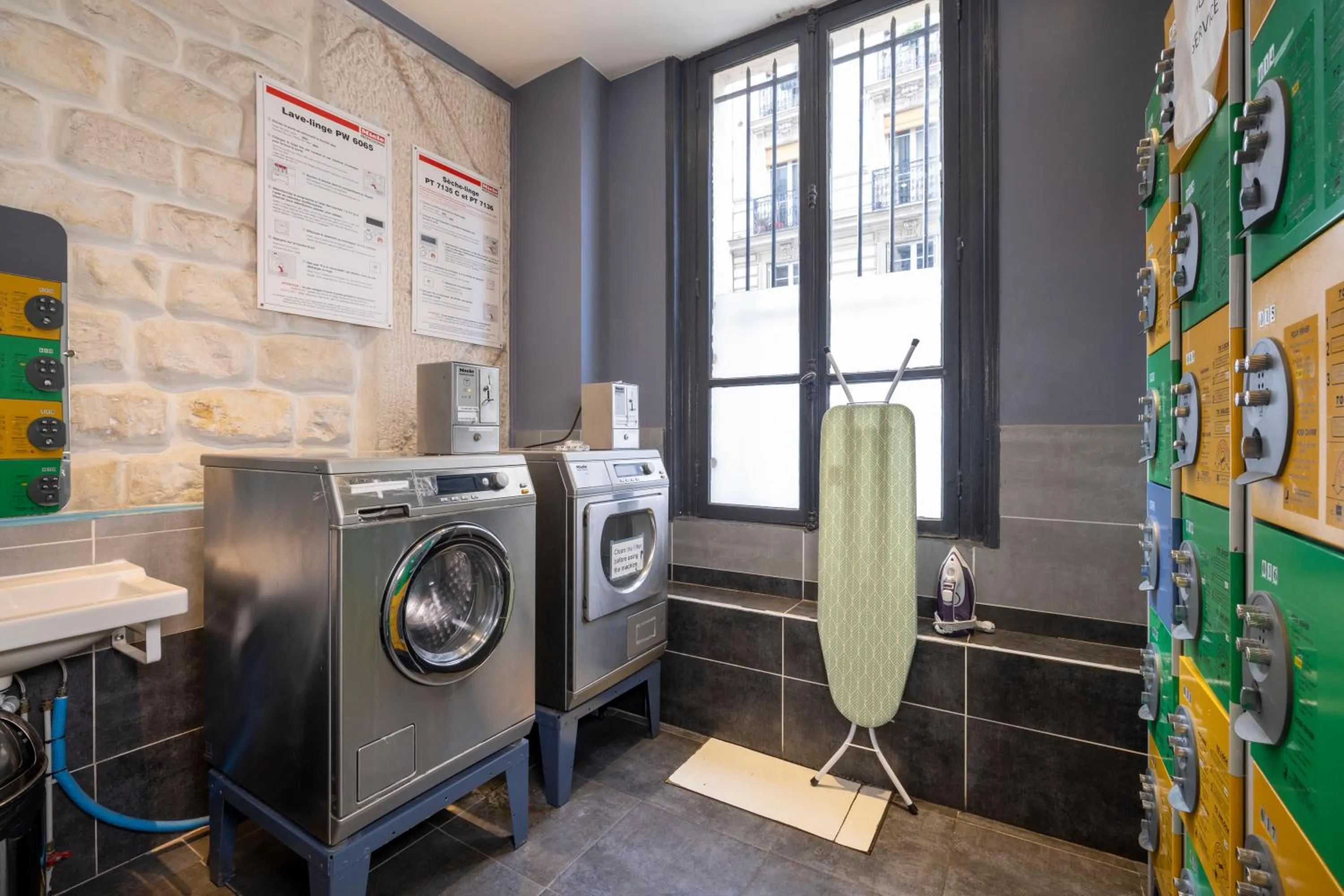 laundry in Le Regent Montmartre by Hiphophostels