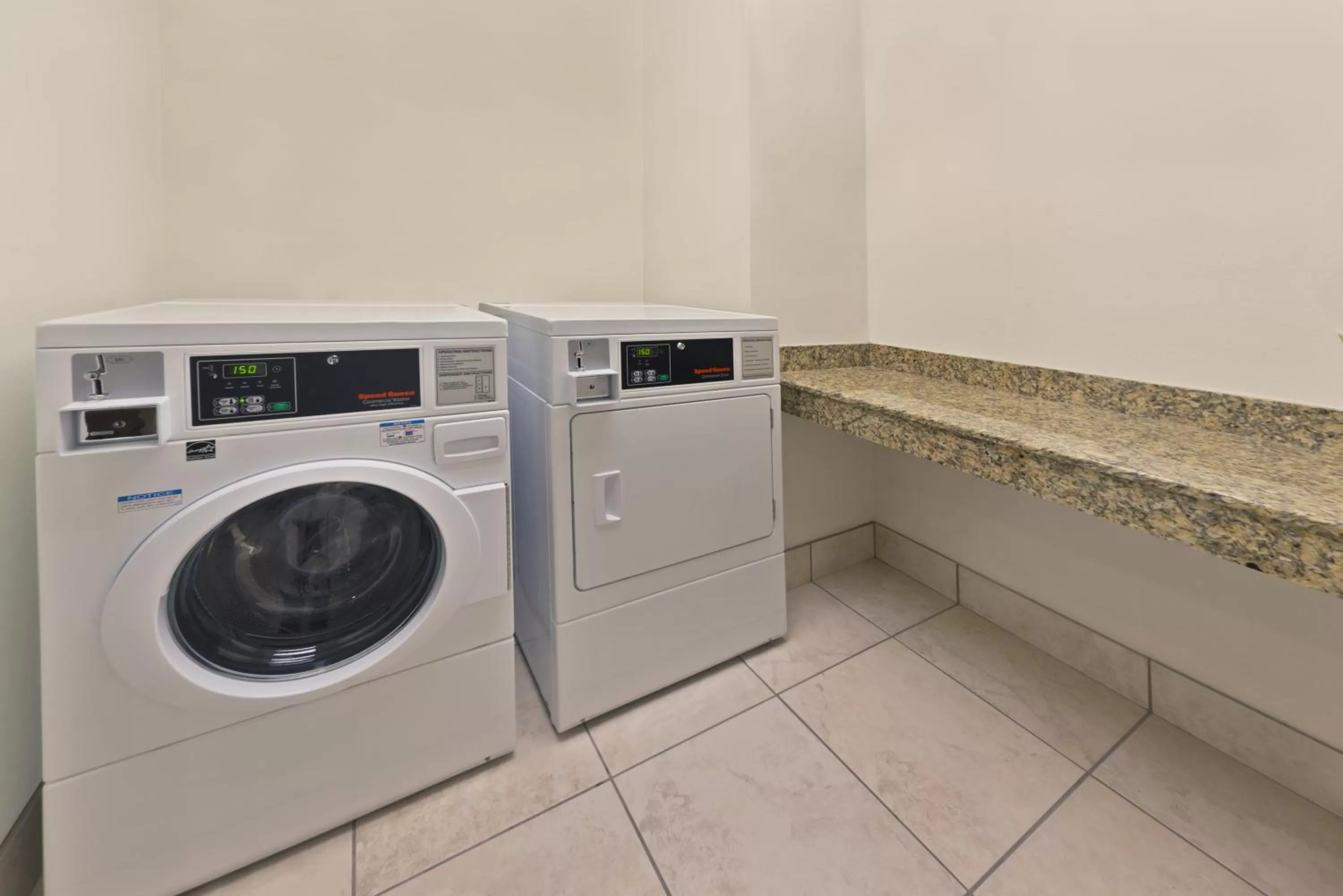 Lobby or reception in Holiday Inn Express Hotel & Suites Colby by IHG