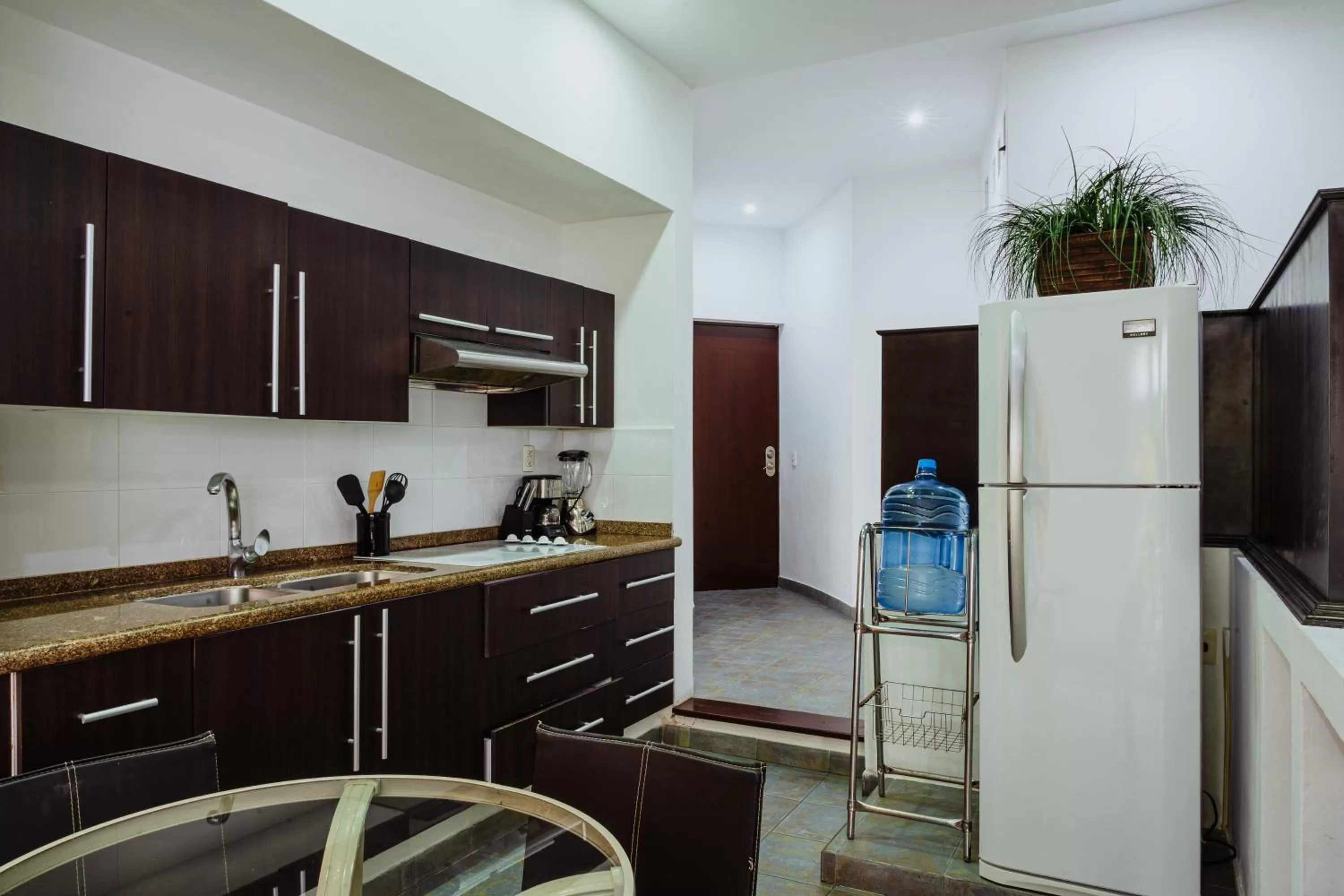 kitchen, Kitchen/Kitchenette in Dangelos Hotel on Fifth Avenue