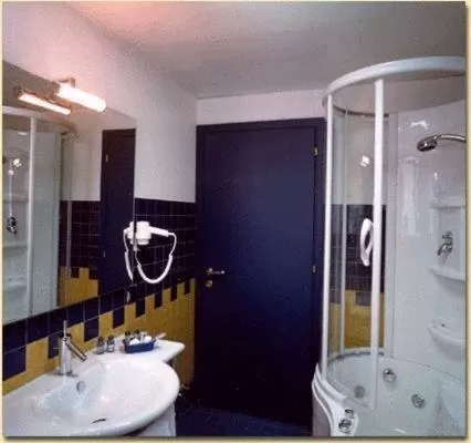 Bathroom in Hotel & Loisir Le Ruote