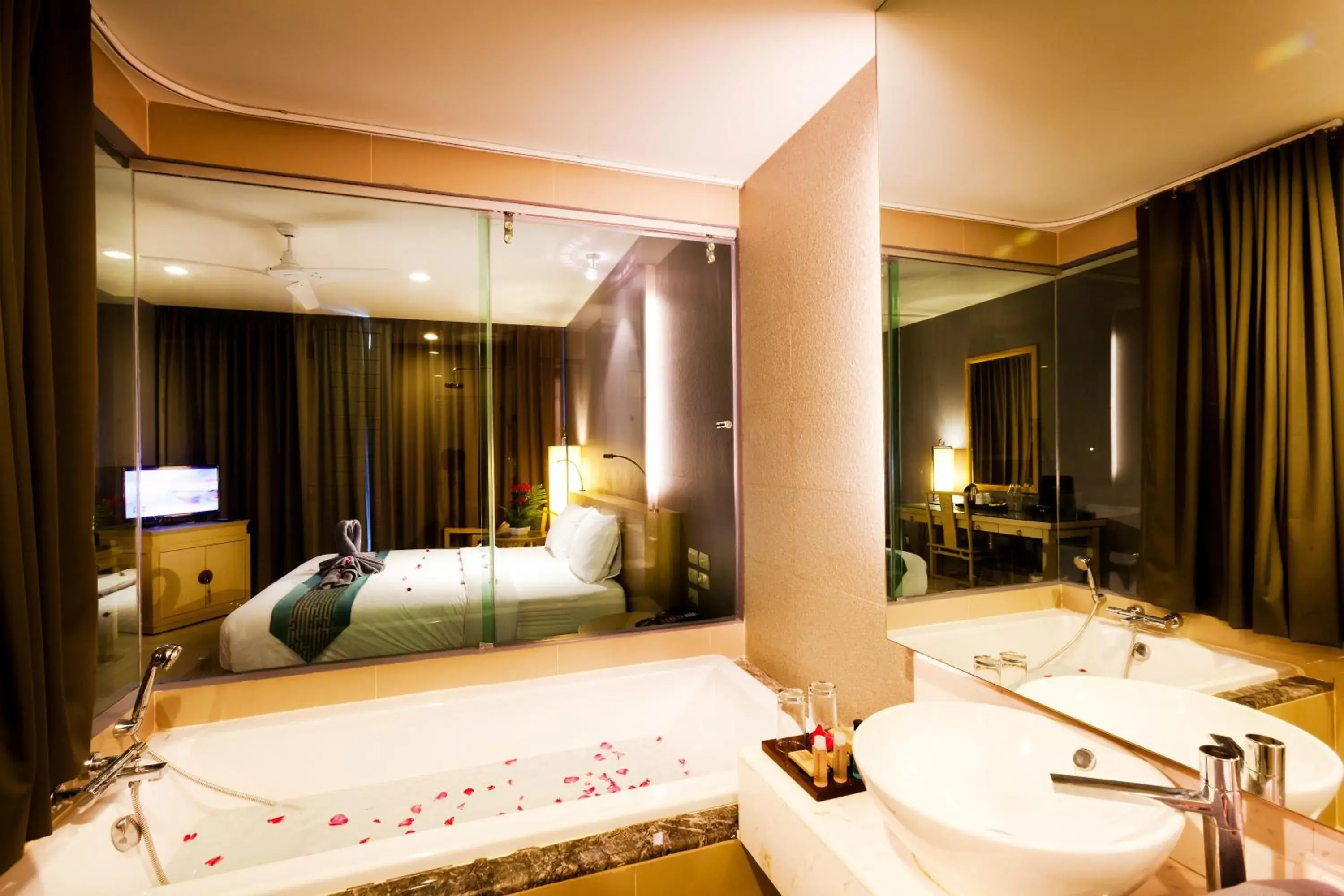 Superior Double or Twin Room with Balcony in Ramaburin Resort Patong - SHA Extra Plus Superior Double or Twin Room with Balcony in Ramaburin Resort Patong - SHA Extra Plus