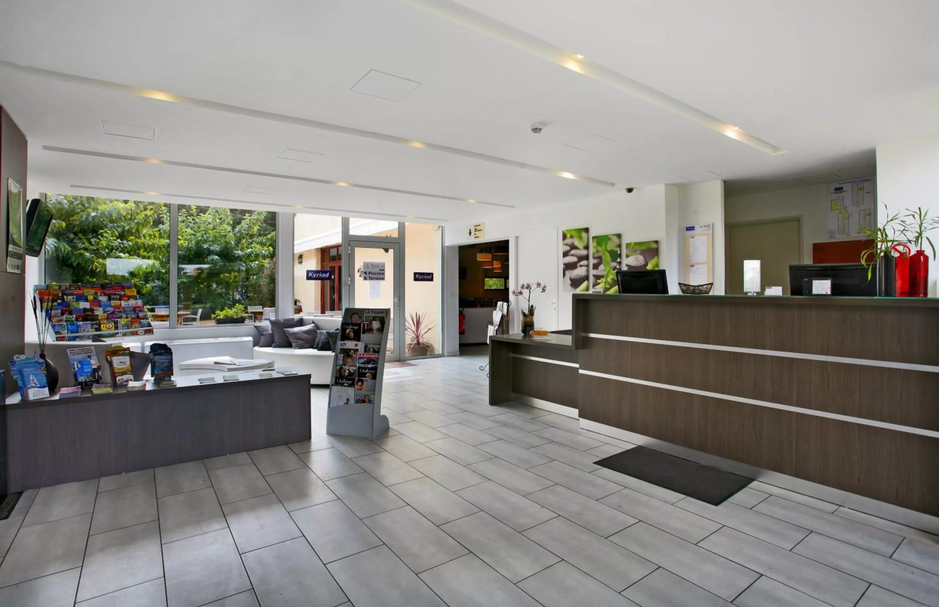 Lobby or reception in Kyriad Montpellier Aéroport - Gare Sud de France