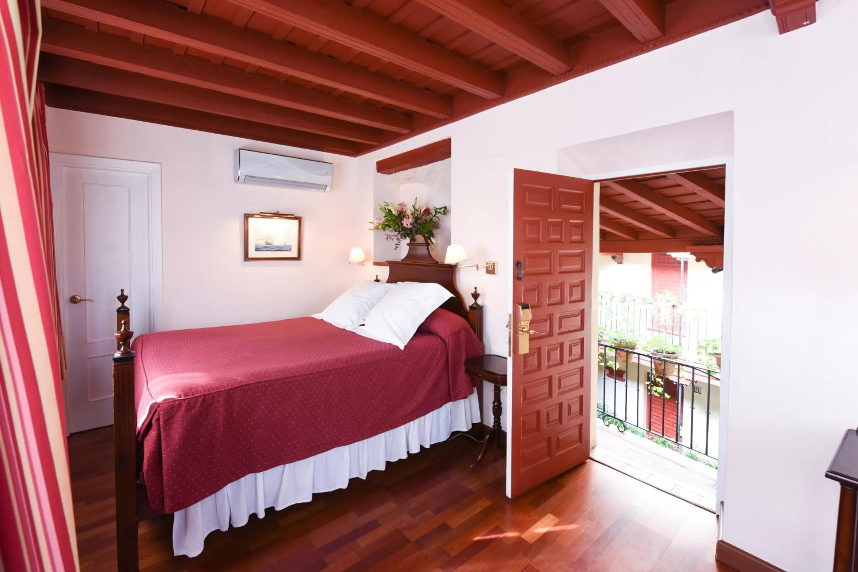 Bedroom, Bed in Hotel Las Casas de la Judería