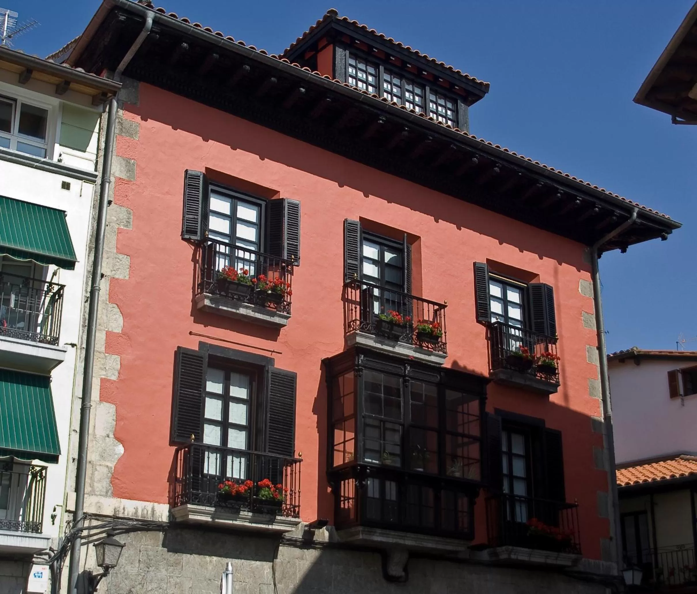 Facade/entrance in Hotel Palacio Oxangoiti