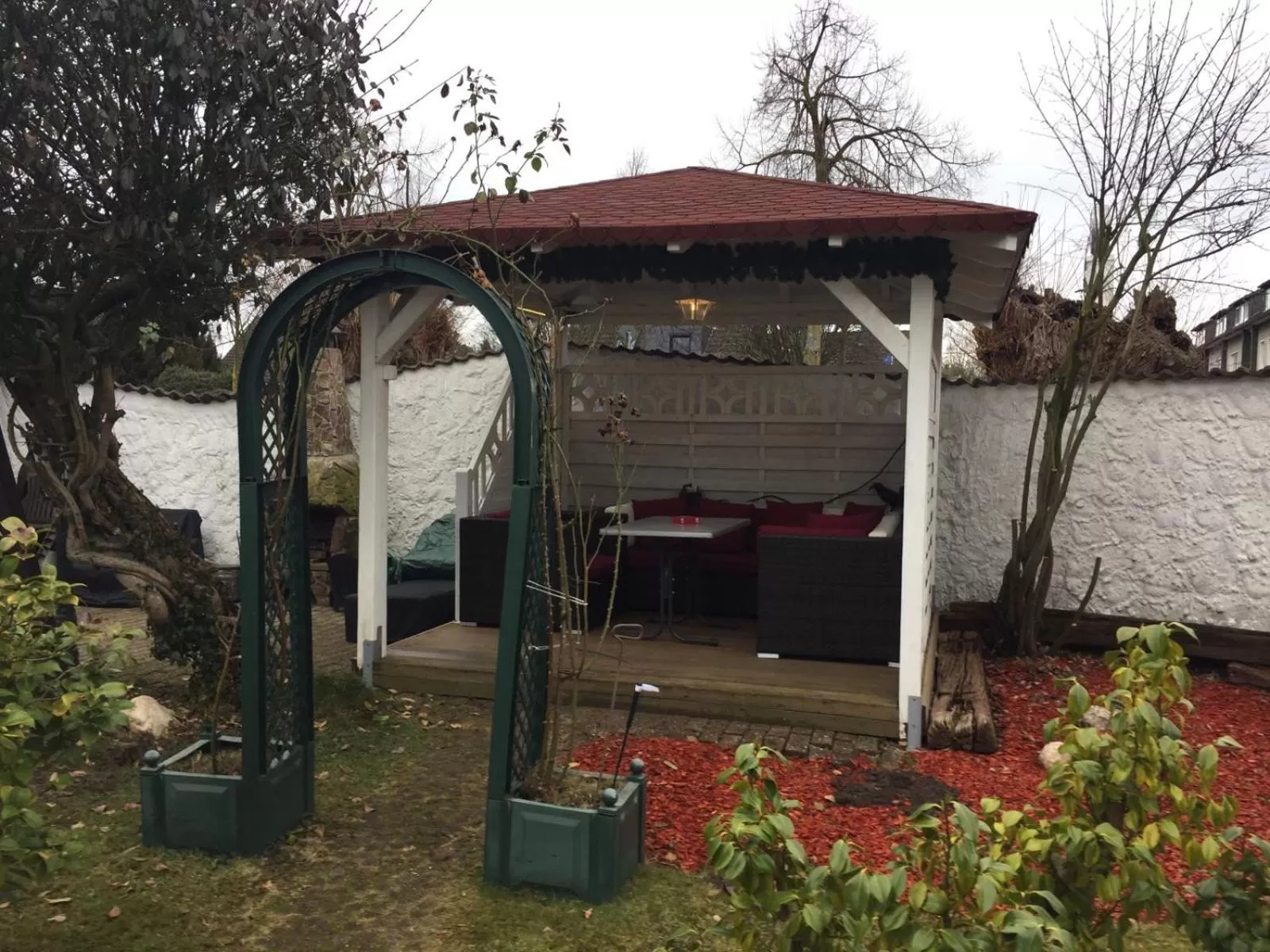 Garden view in Am Hallenbad Hotel garni