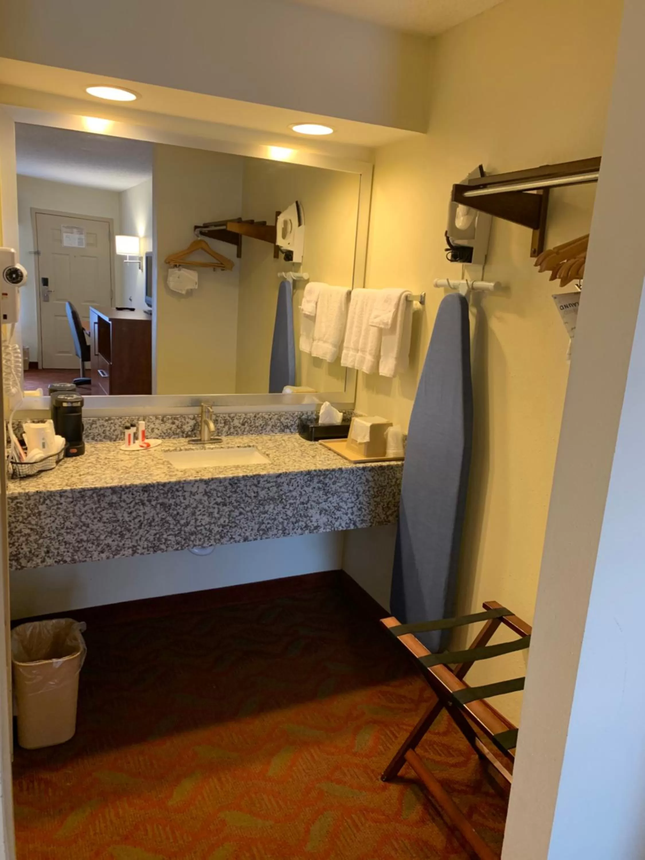 Bathroom in Baymont by Wyndham Cave City