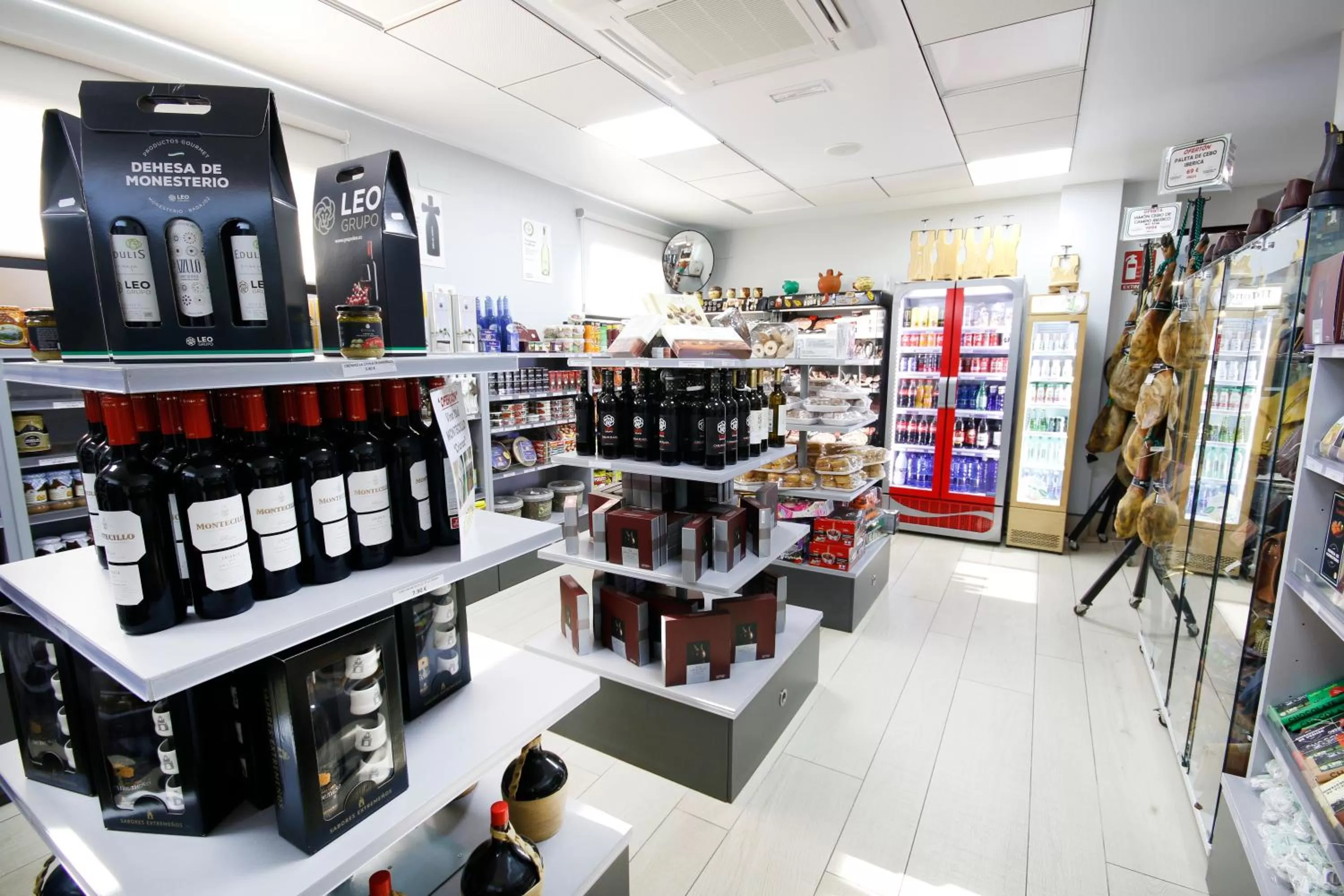 On-site shops in Hotel Leo