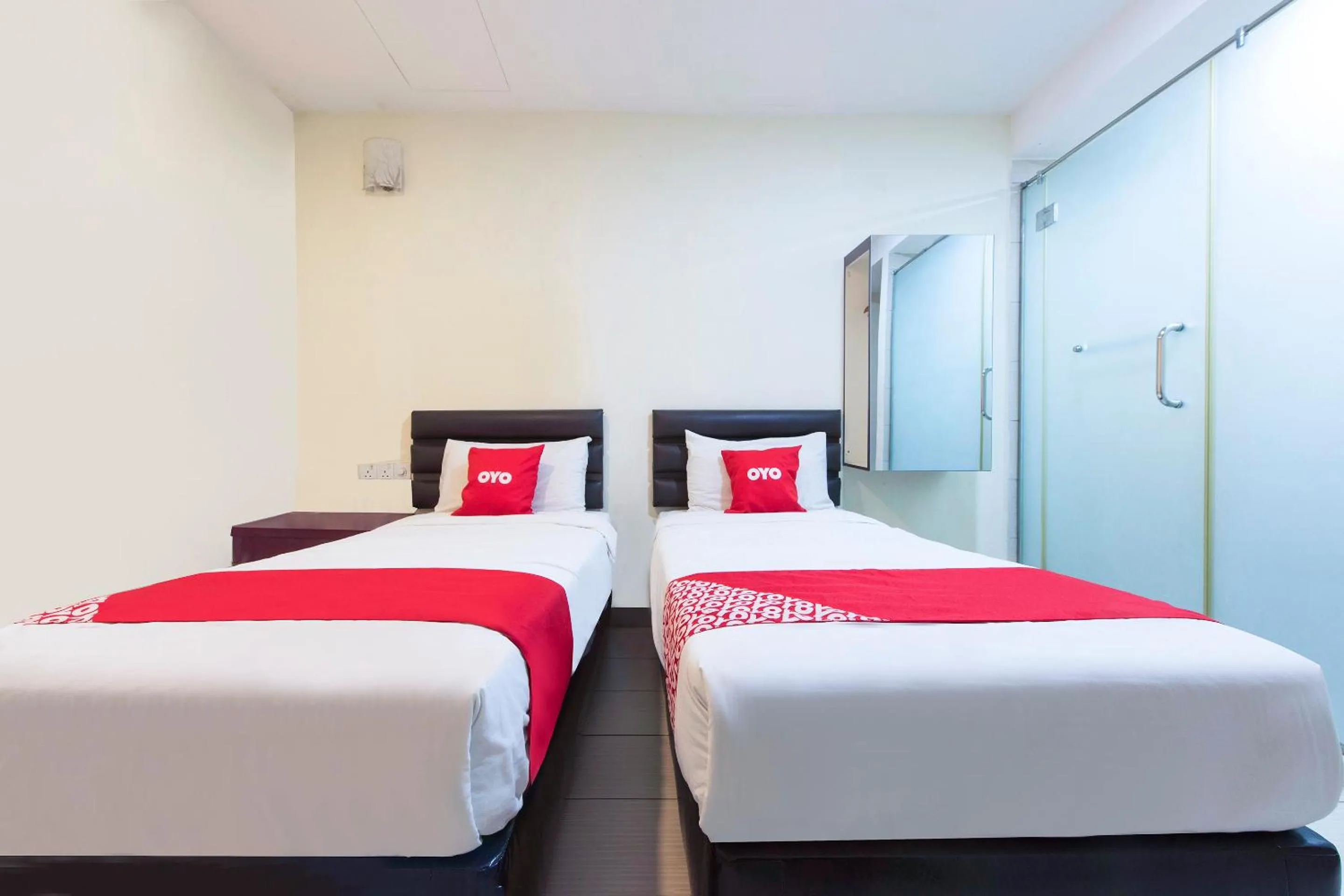 Bedroom, Bed in OYO 90385 H3 Hotel