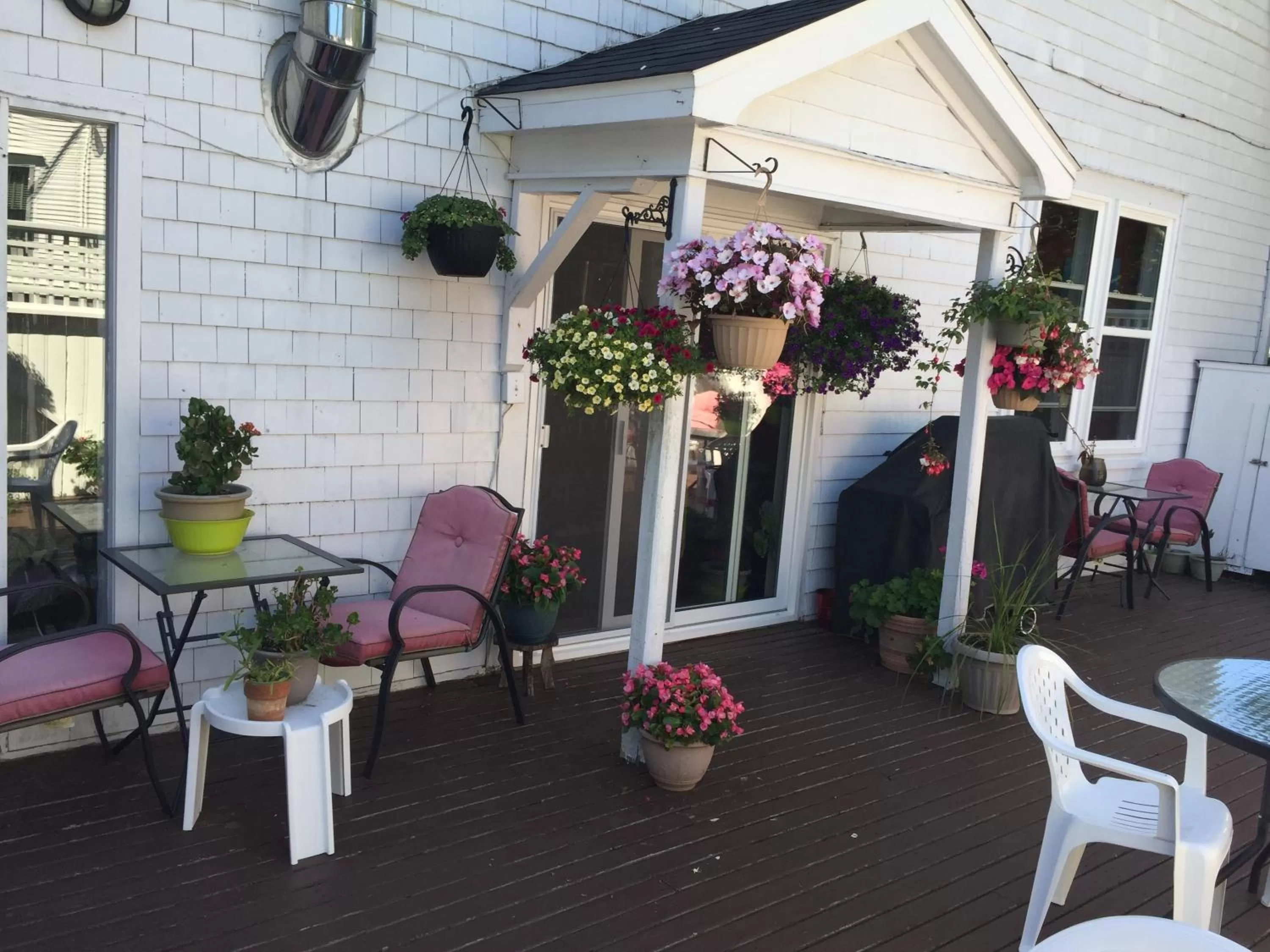 Patio in Lakelawn B&B and Motel