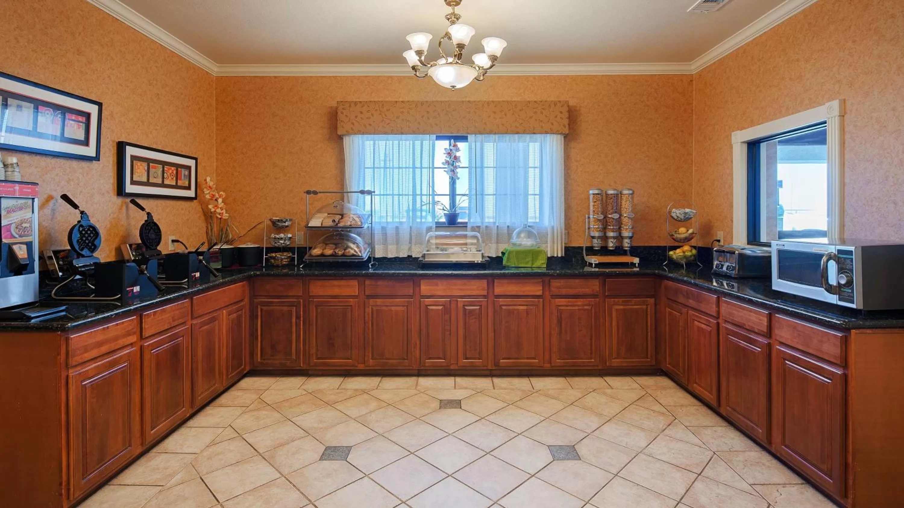 Restaurant/places to eat in Best Western Inn & Suites - Henrietta