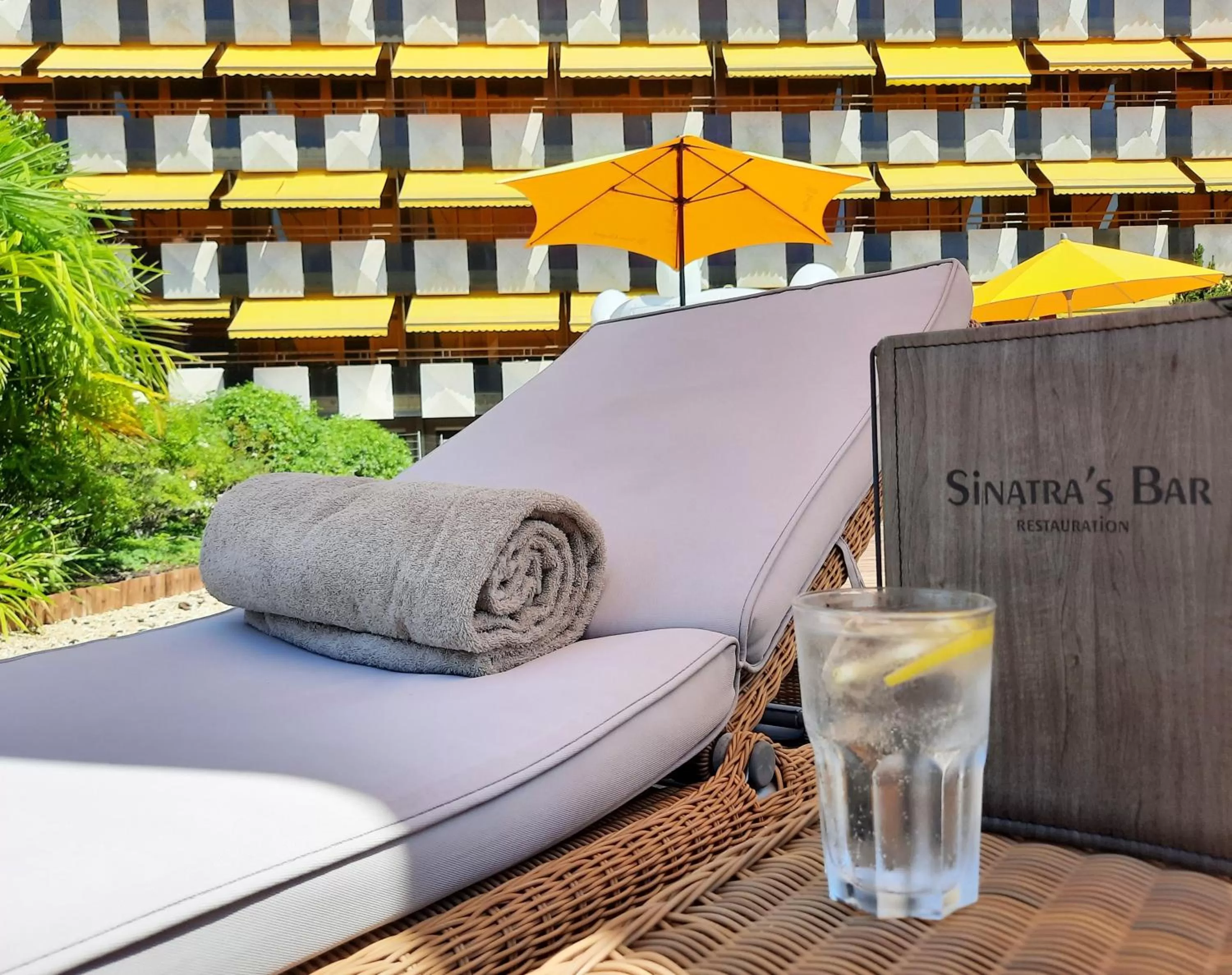 sunbed in Royal Plaza Montreux