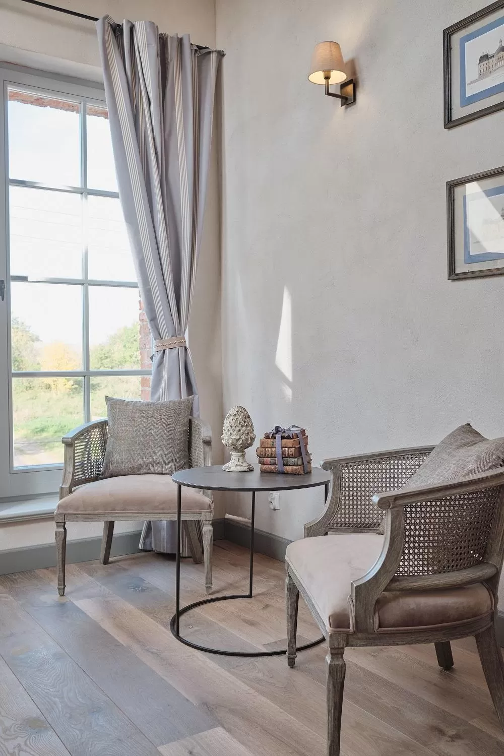 Seating area in Pałac Kamieniec