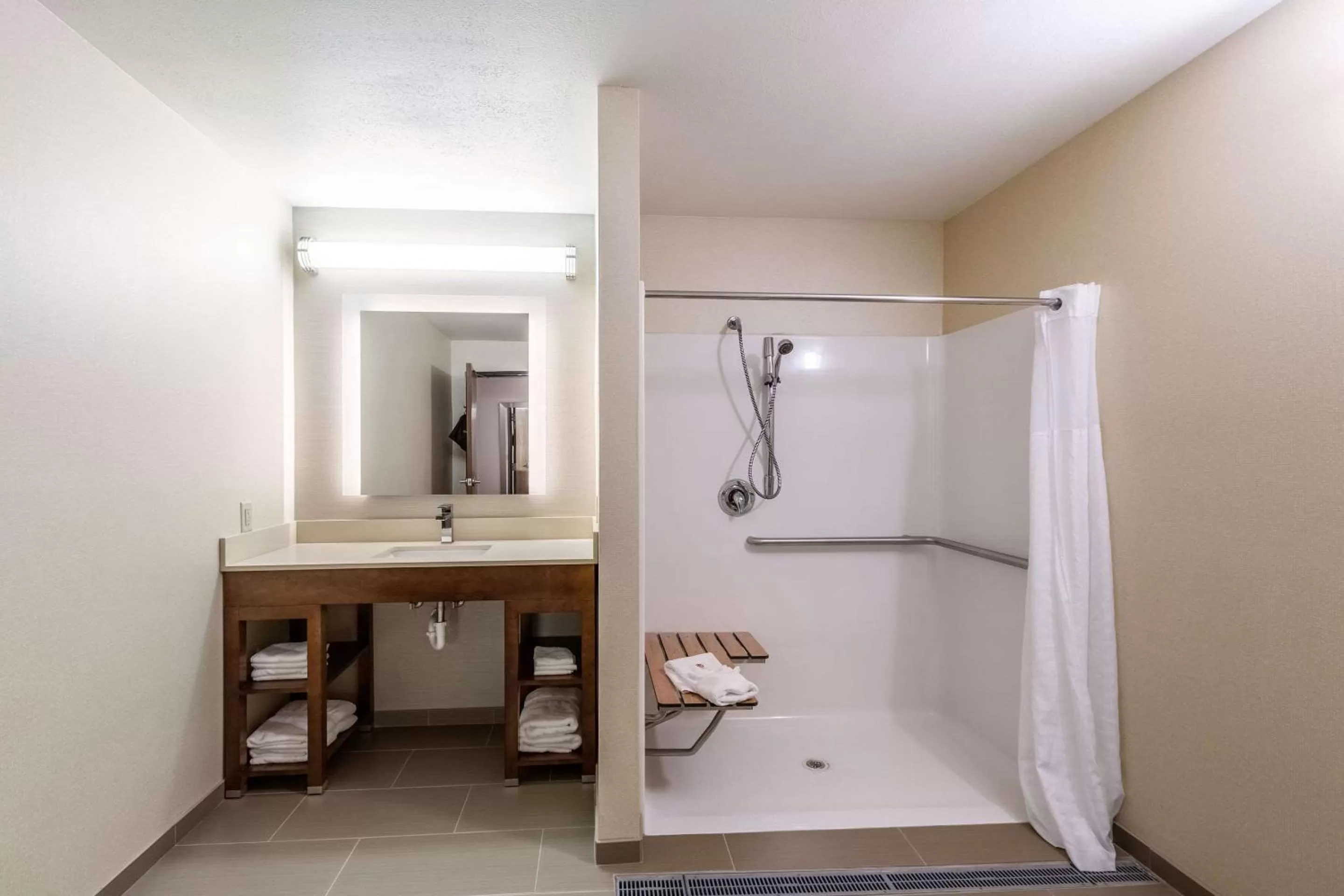 Bathroom in Comfort Suites Escanaba West