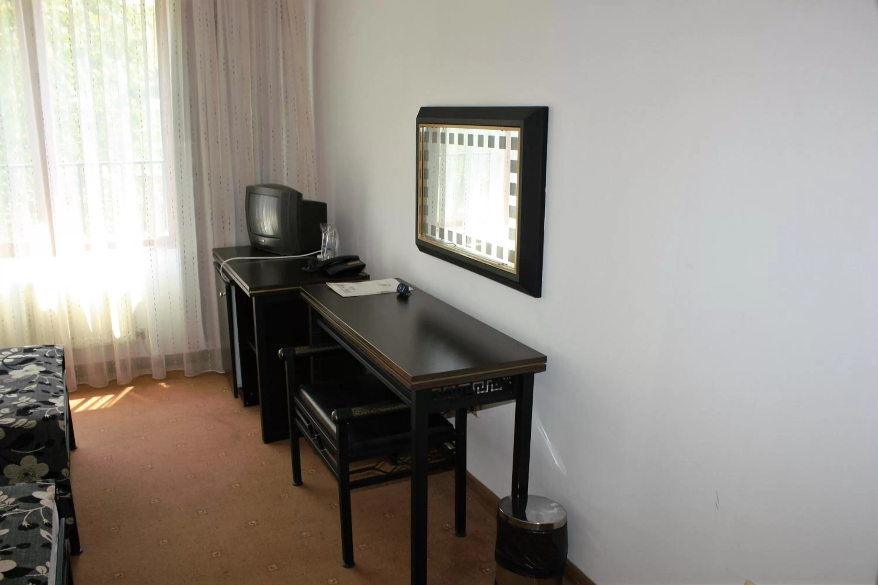 Photo of the whole room, TV/Entertainment Center in Hotel Villa Verde