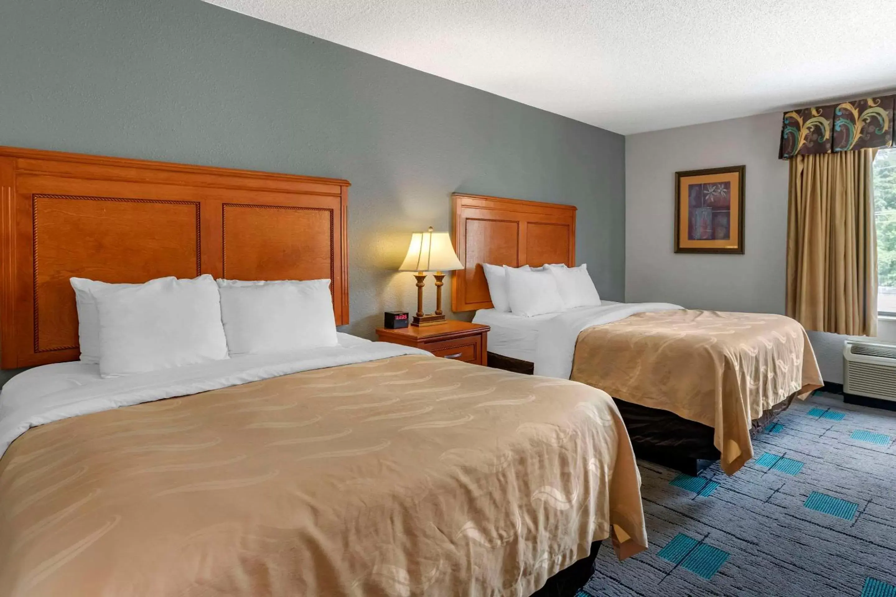 Queen Room with Two Queen Beds - Non-Smoking in Quality Inn & Suites Chattanooga West near Lookout Mountain Queen Room with Two Queen Beds - Non-Smoking in Quality Inn & Suites Chattanooga West near Lookout Mountain
