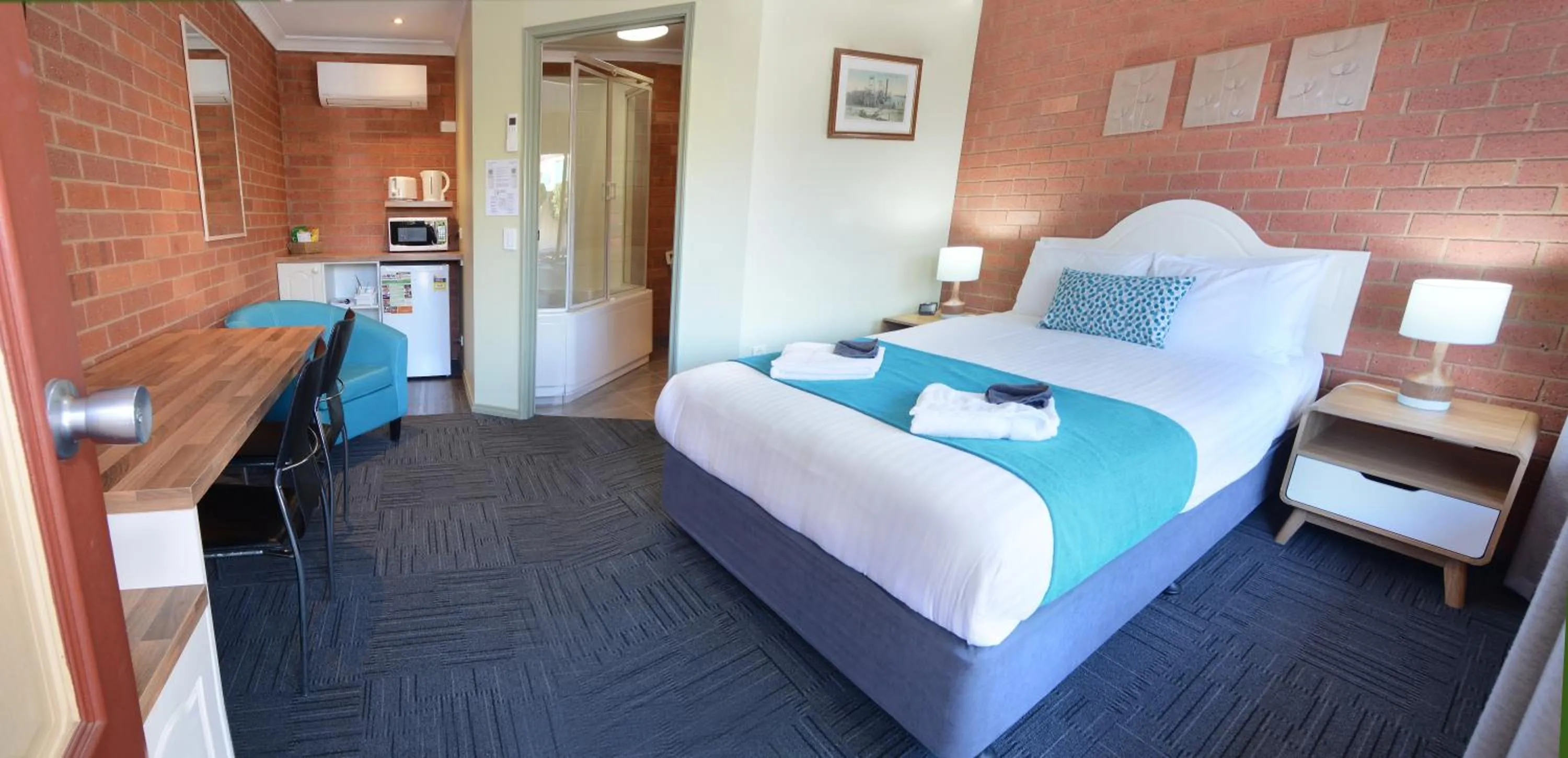 Bed in Bendigo Goldfields Motor Inn