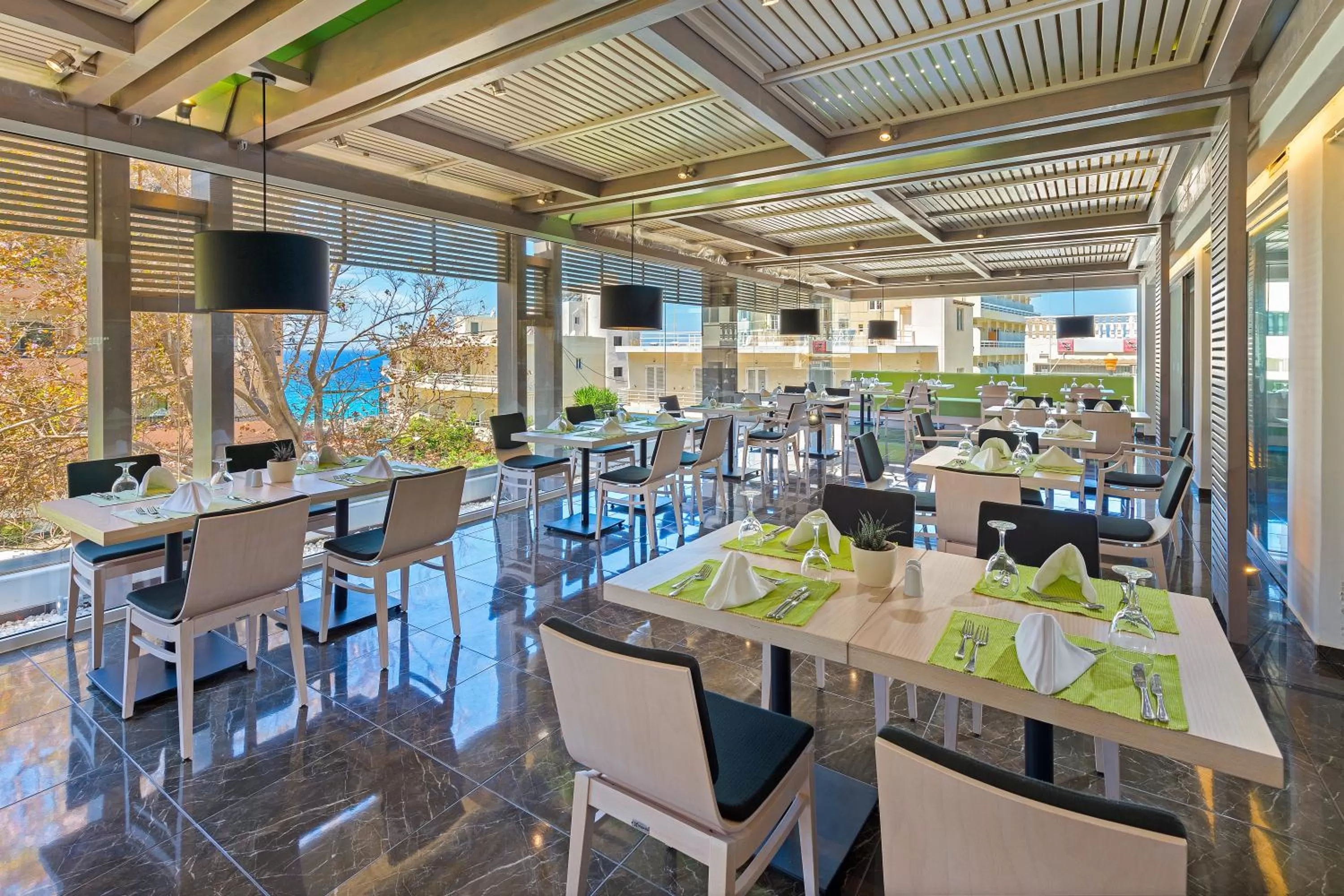 Restaurant/places to eat in Semiramis City Hotel