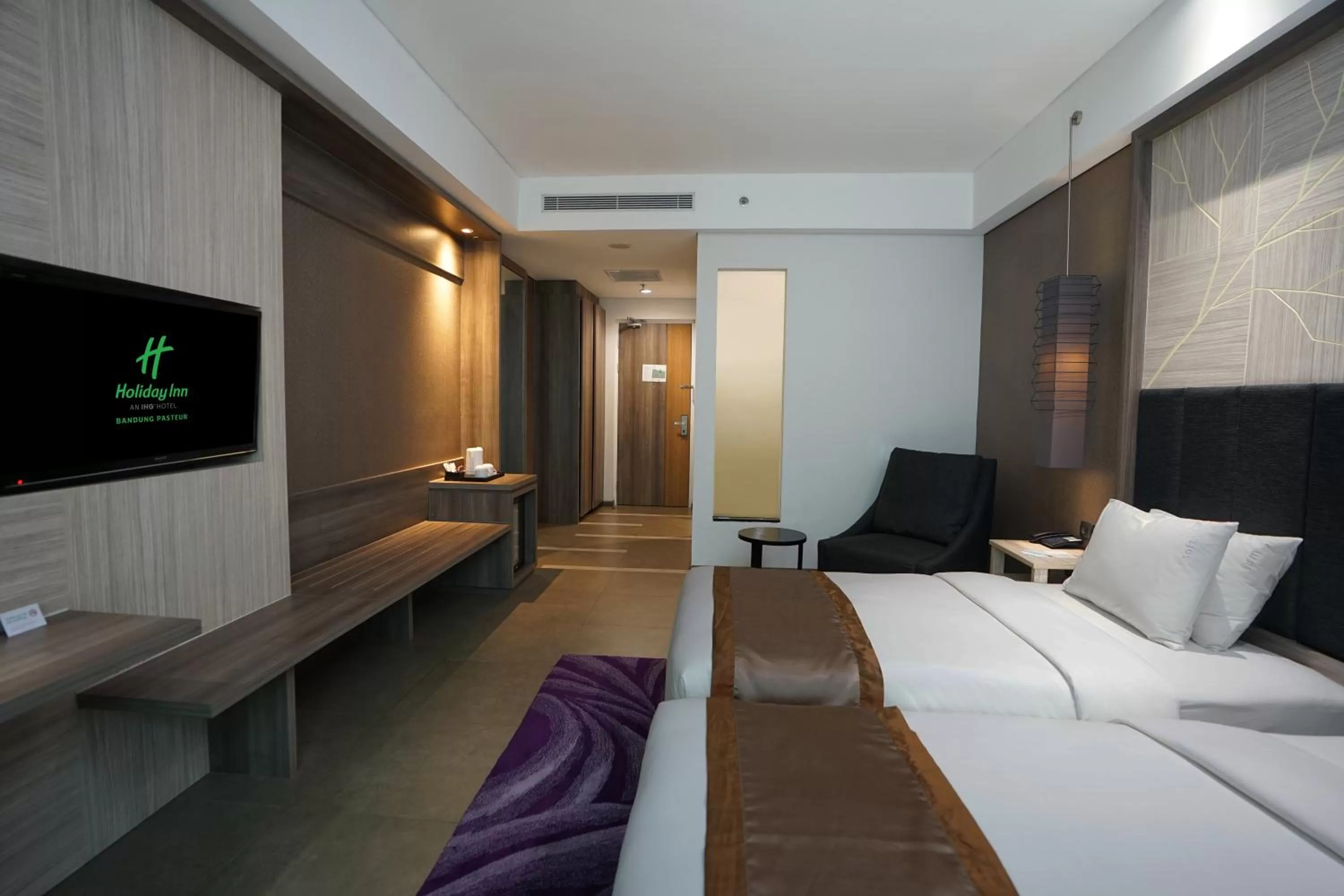 Bed in Holiday Inn Bandung Pasteur by IHG