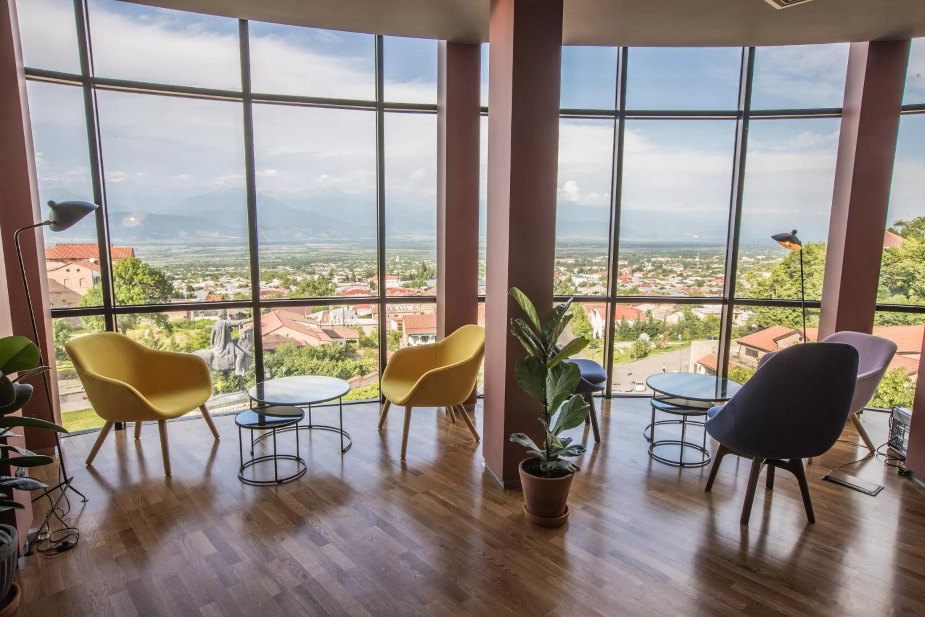 Lounge or bar in Holiday Inn Telavi by IHG