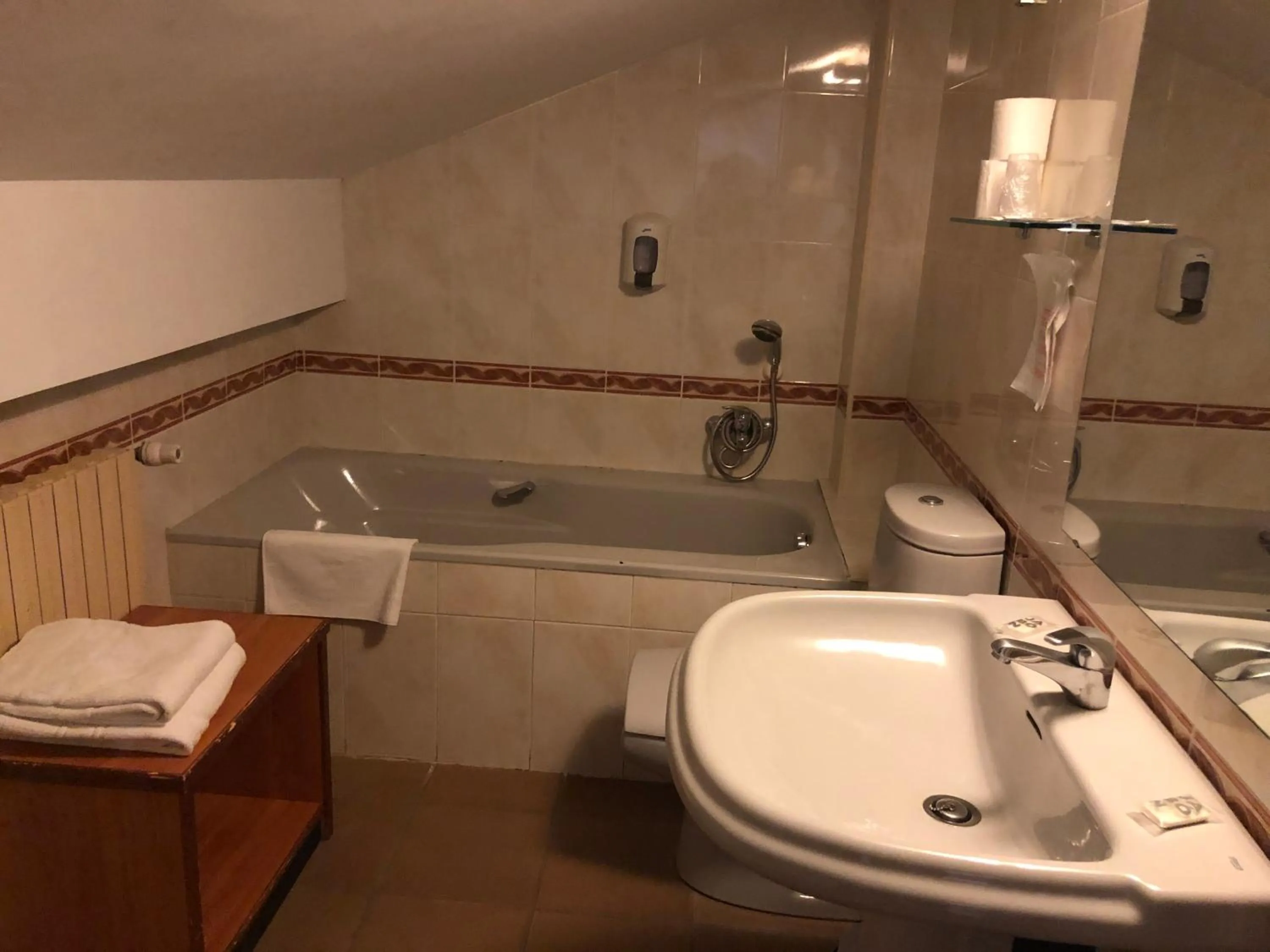 Bedroom in Hotel Refugi dels Isards