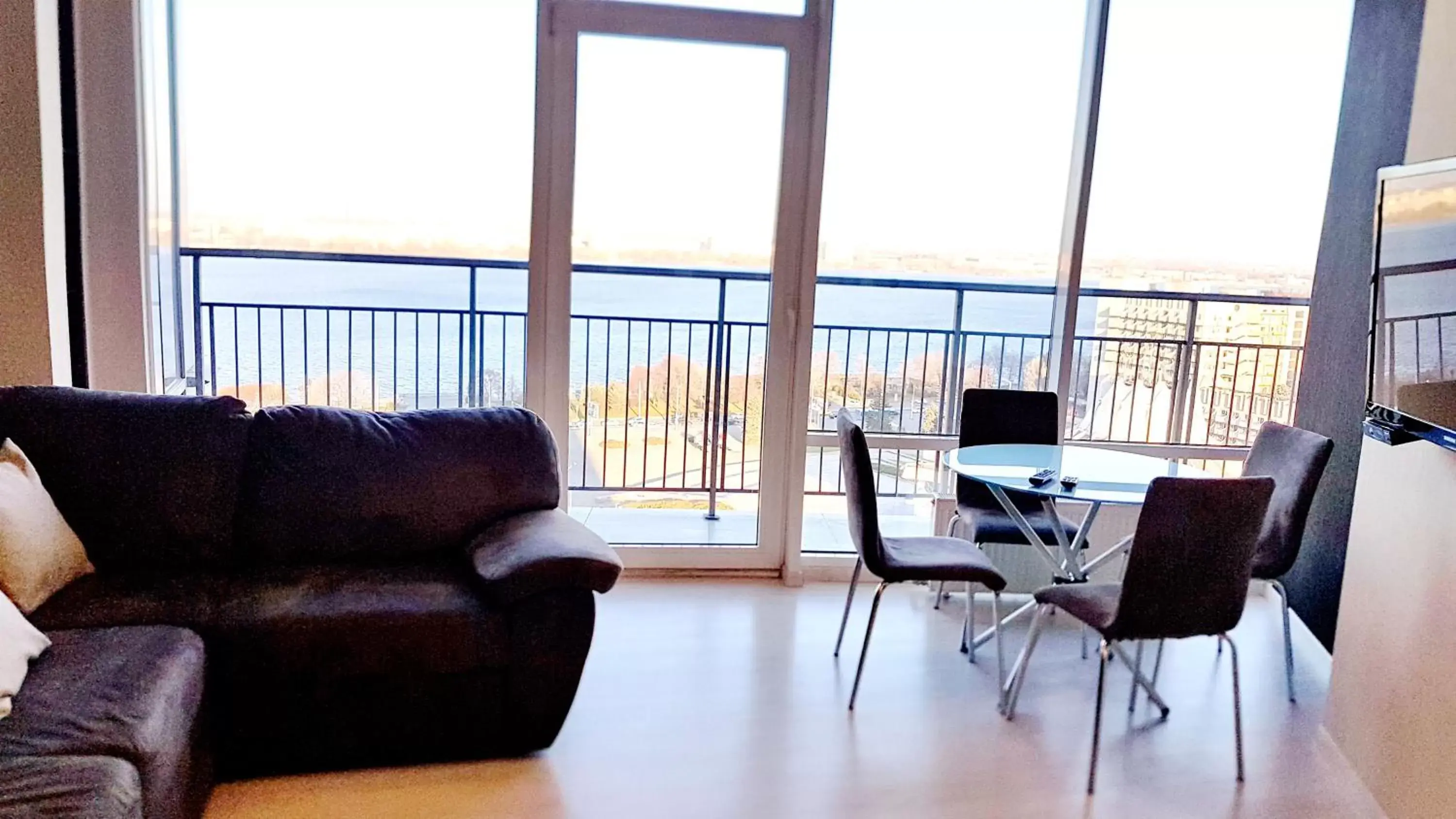 Superior One-Bedroom Apartment with Balcony and River View in Most City Apart-Hotel Superior One-Bedroom Apartment with Balcony and River View in Most City Apart-Hotel