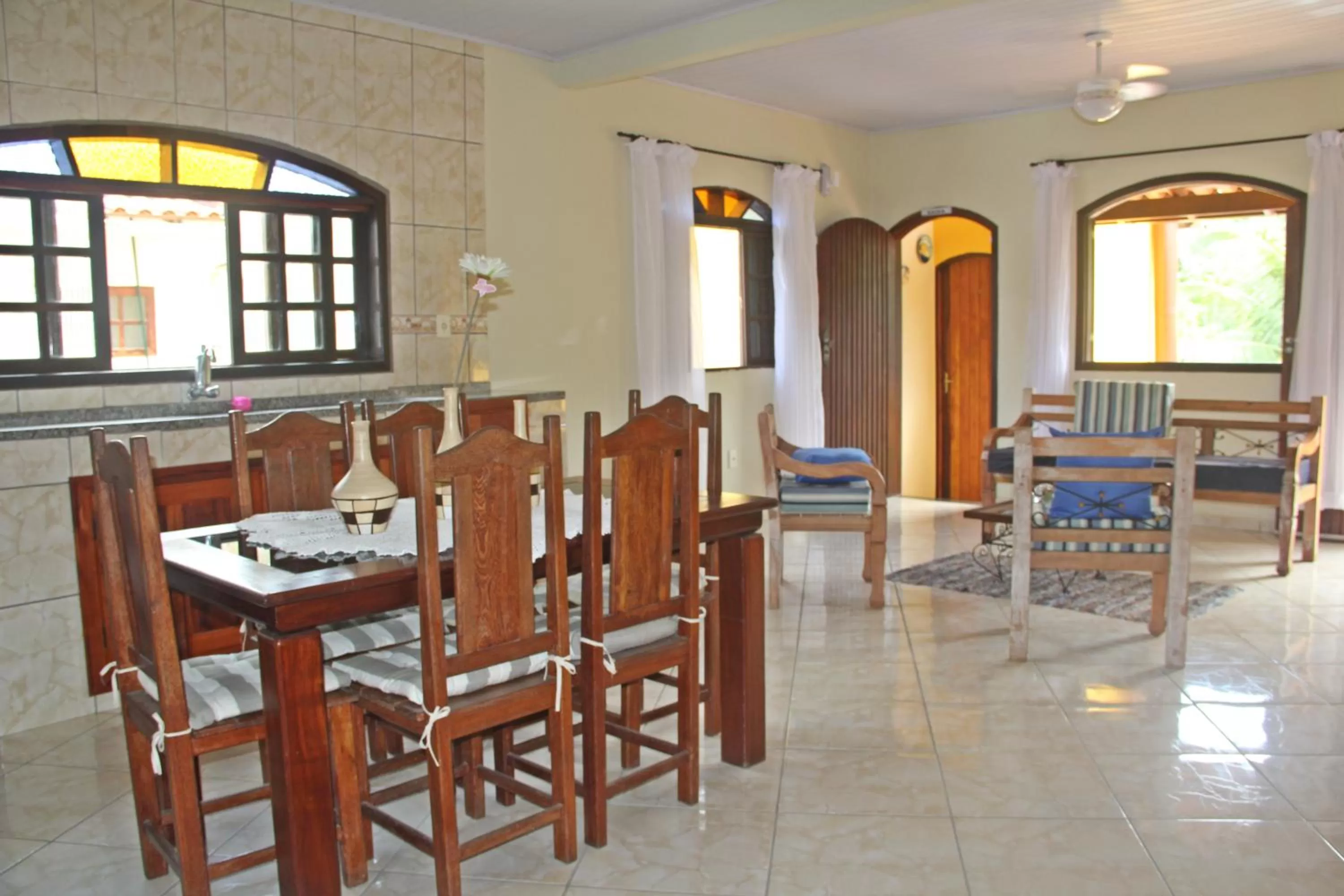 Communal lounge/ TV room, Restaurant/Places to Eat in Pousada da Rose Paraty