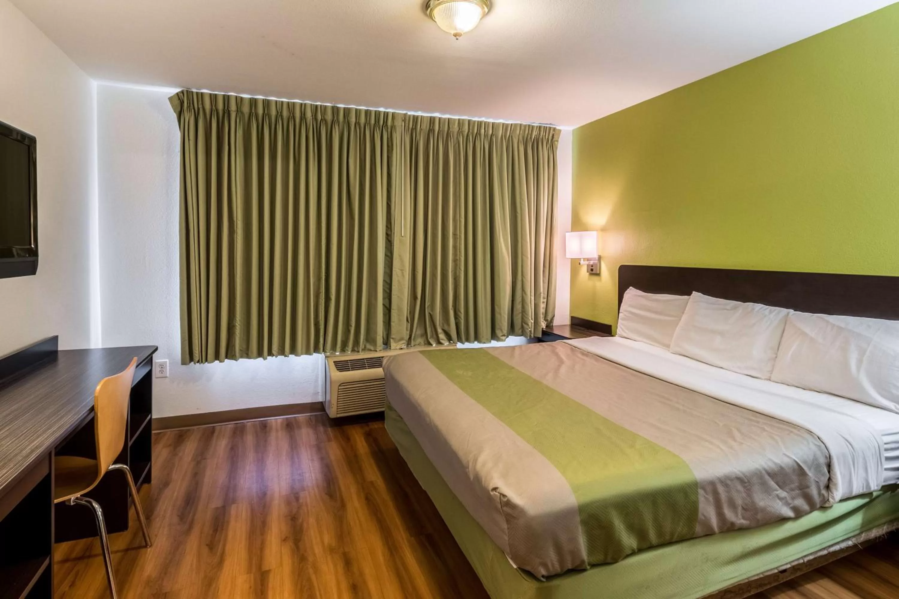 Photo of the whole room, Bed in Motel 6-North Richland Hills, TX - NE Fort Worth