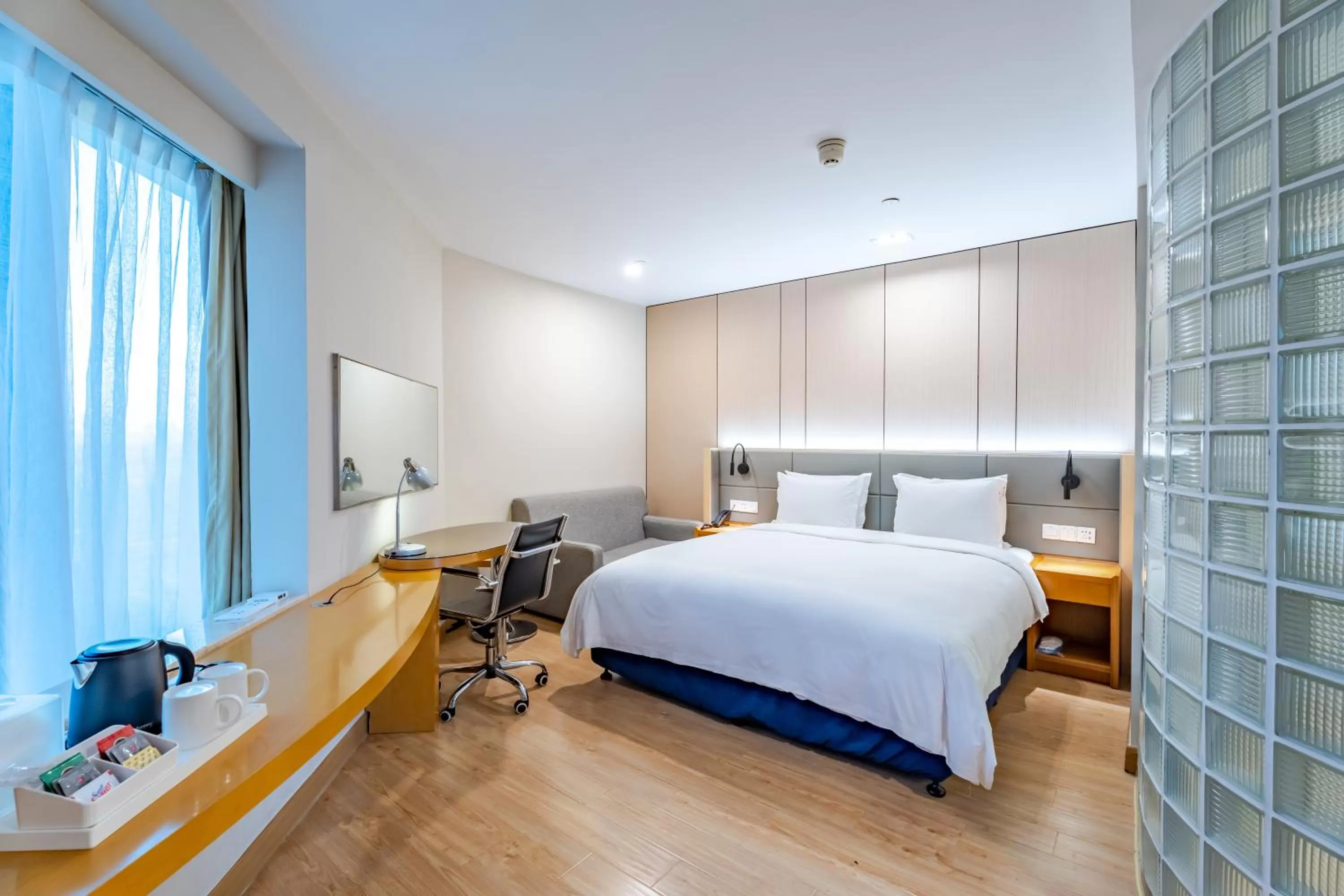 Property logo or sign, Bed in Holiday Inn Express Shanghai Jinqiao Central by IHG