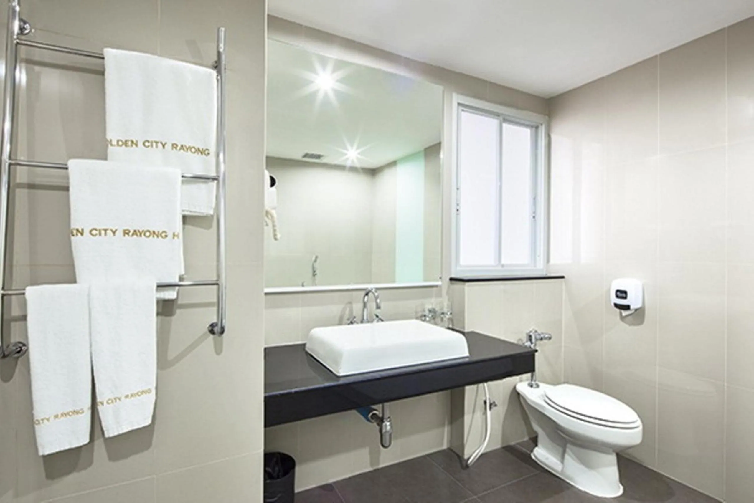 Toilet in Golden City Rayong Hotel