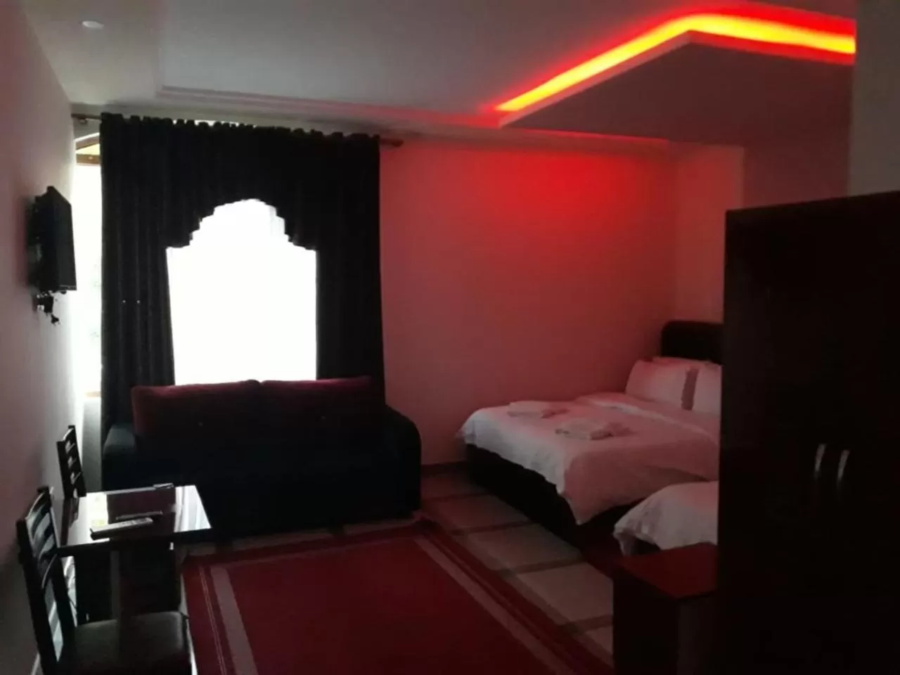 Bedroom, Bed in Buna Park Hotel