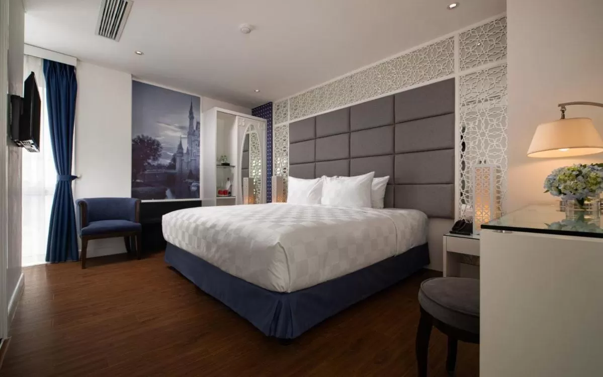 Bedroom, Bed in Victor Metropolis Hanoi Hotel & Rooftop Bar