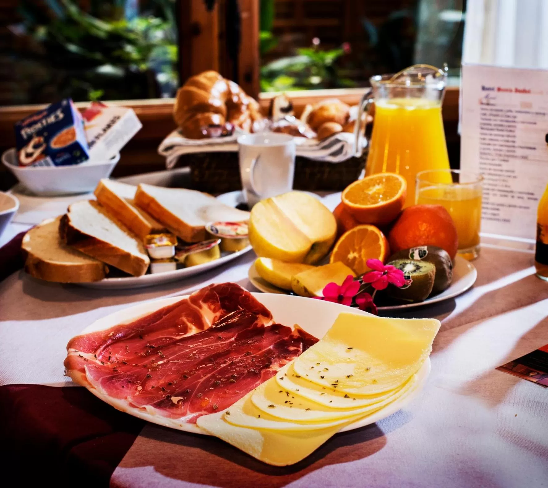 Continental breakfast in Hotel Santa Isabel