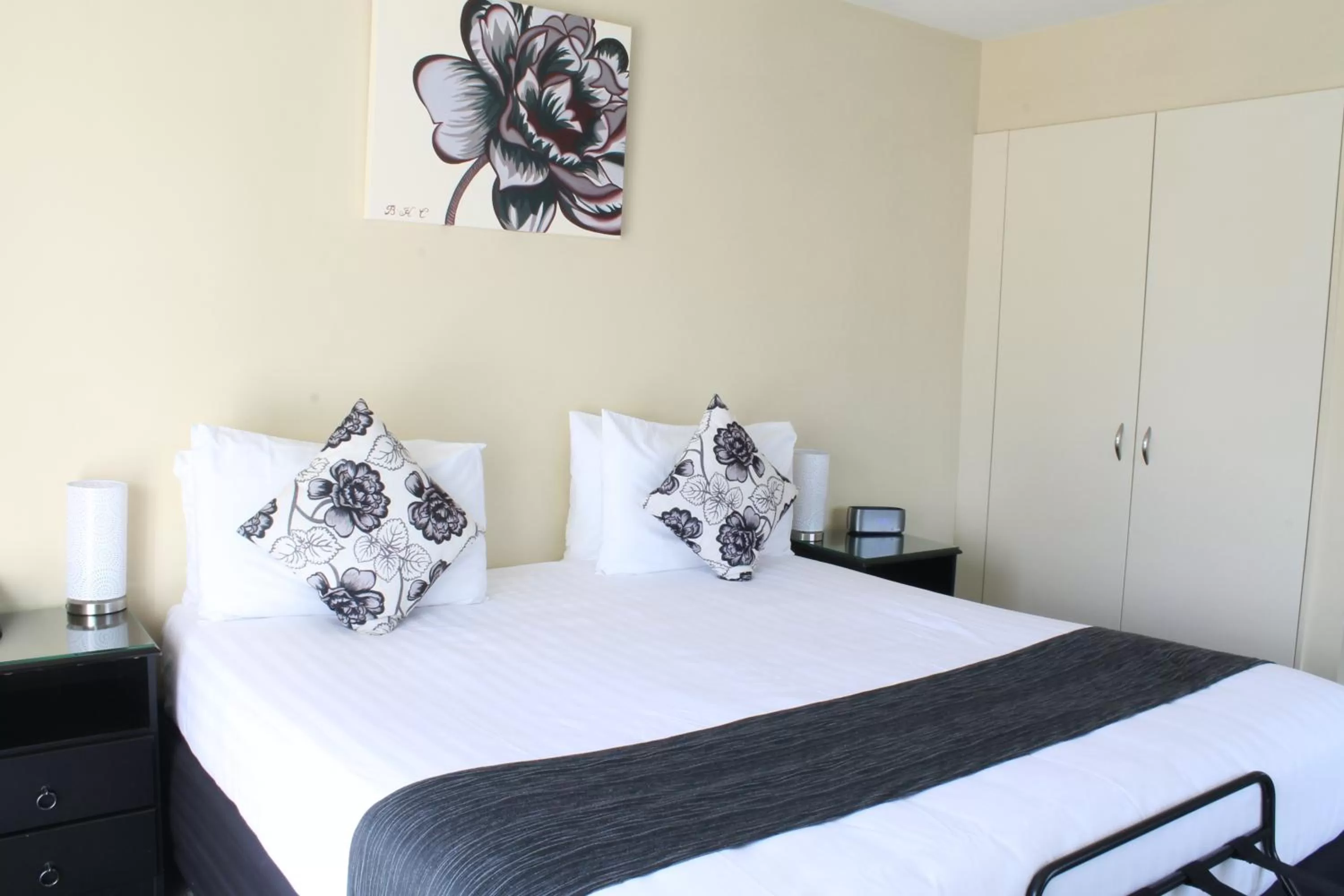 Bed in Abbella Lodge Motel