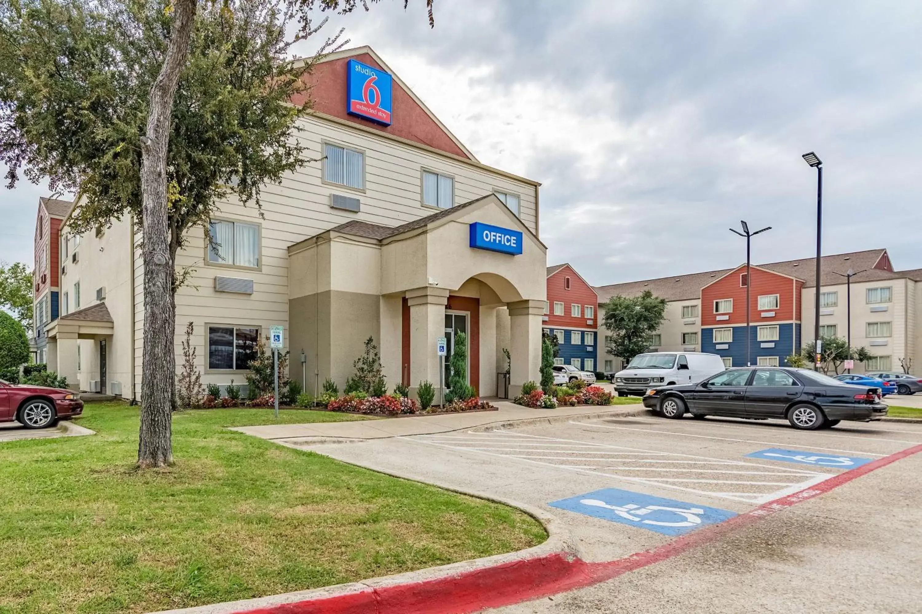 Studio 6-Dallas, TX Studio 6-Dallas, TX