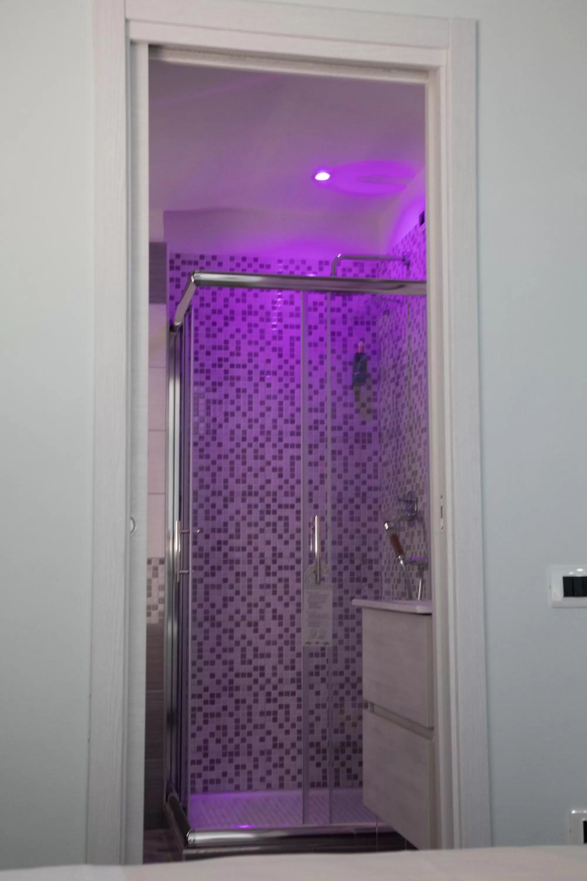 Shower in Hotel Calypso