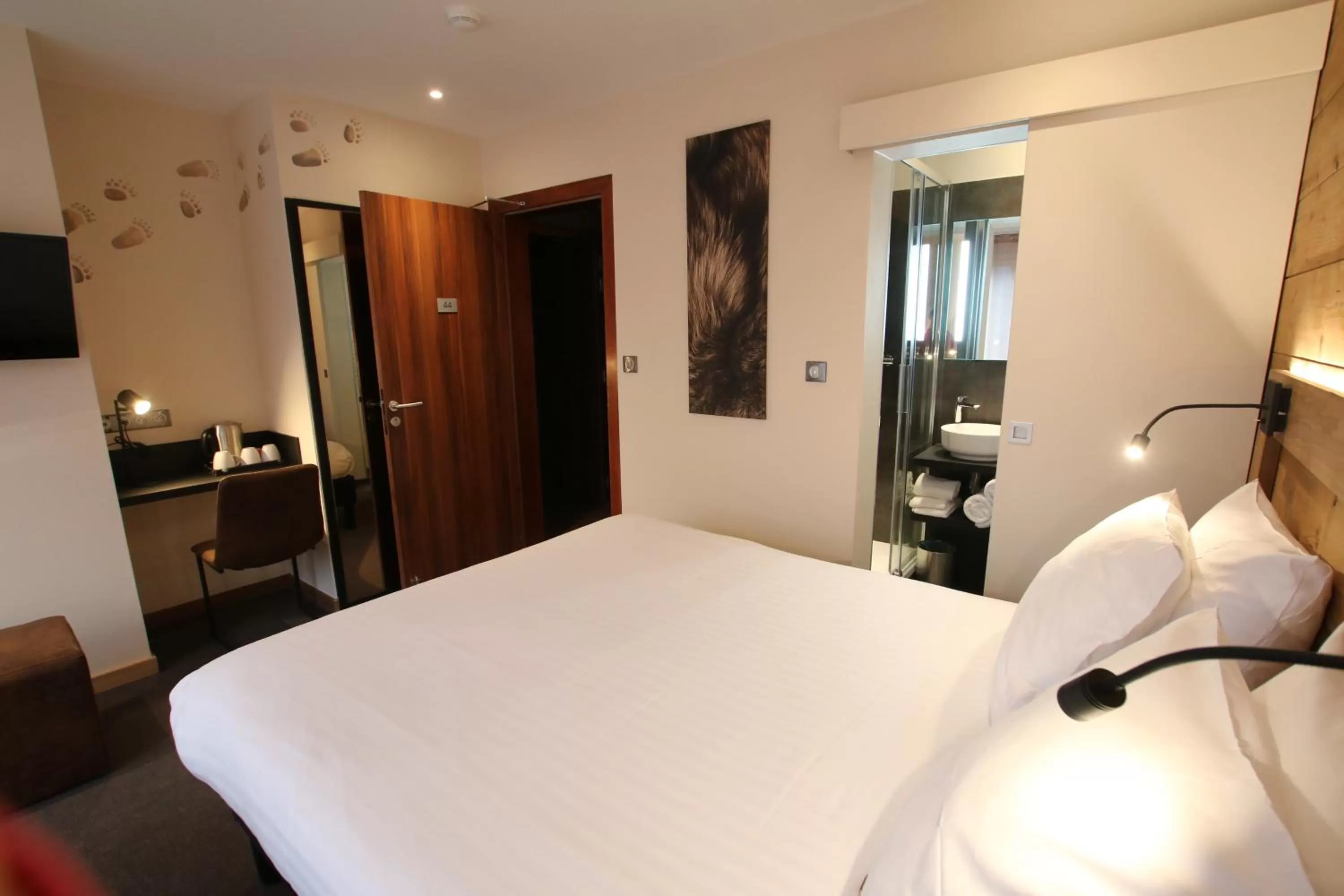 Photo of the whole room, Bed in Les Loges Du Parc