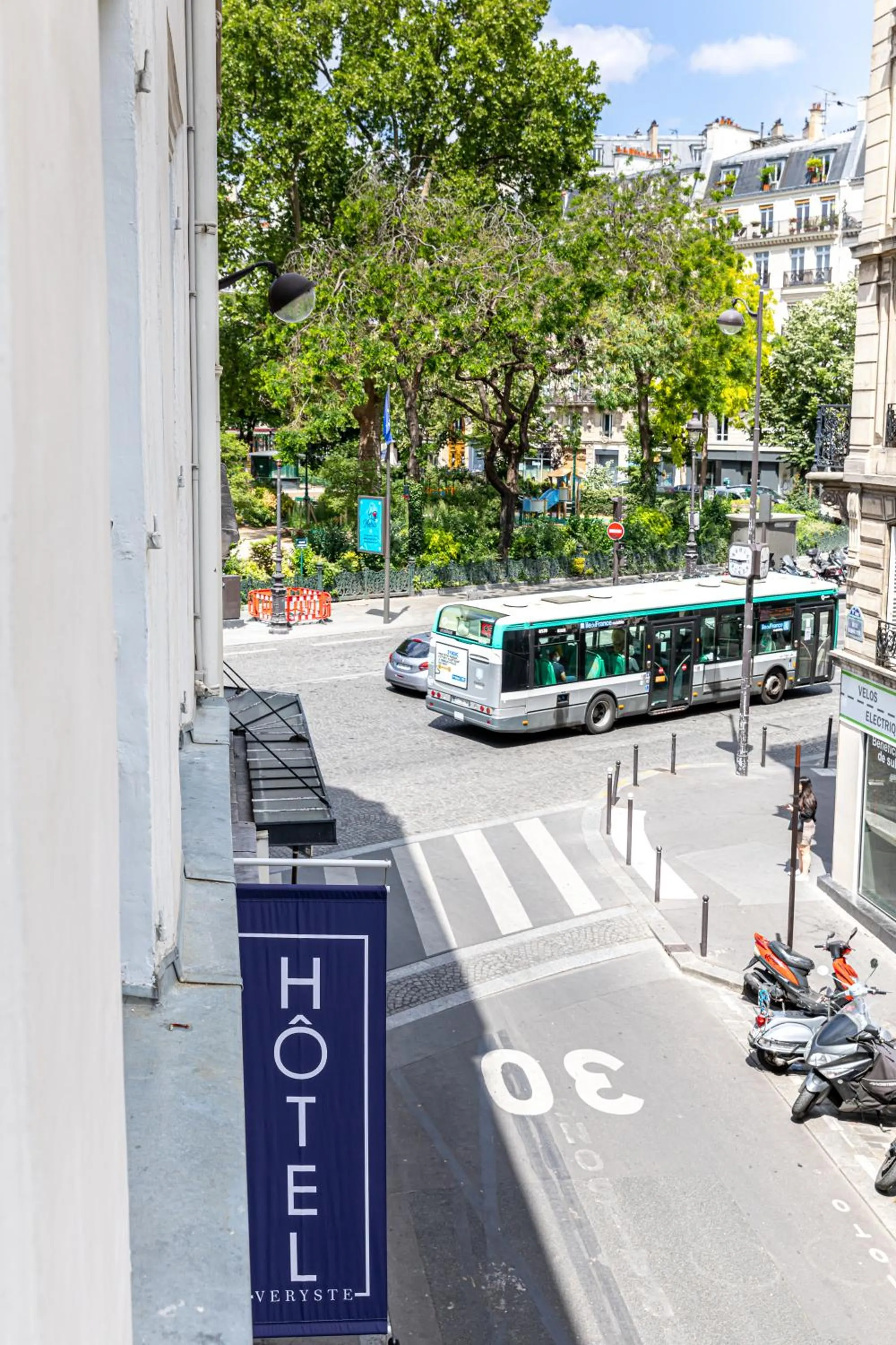 Neighbourhood in Hôtel Veryste & Spa Paris