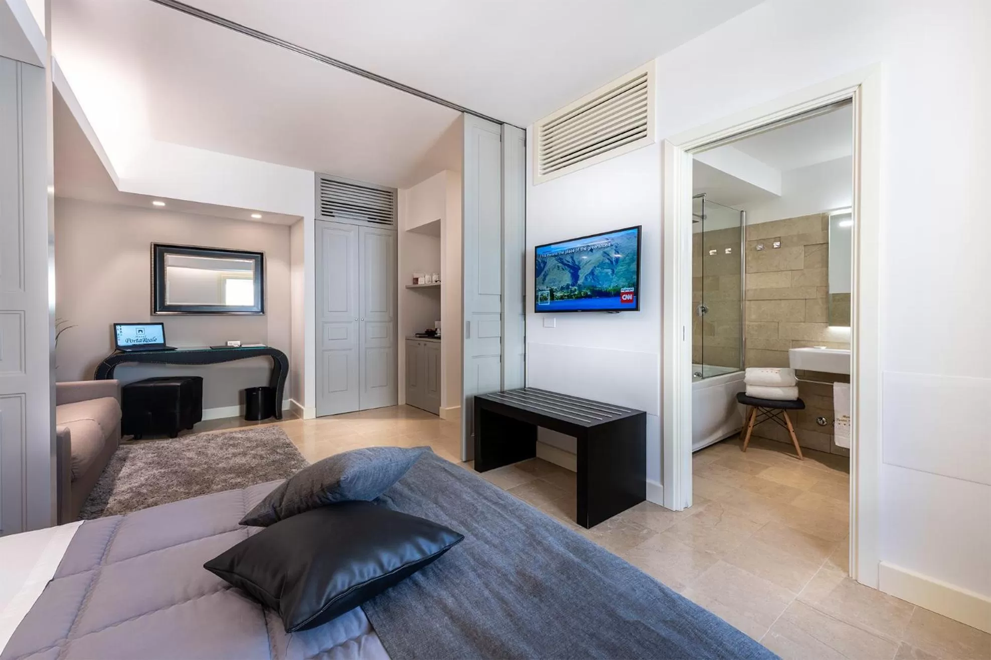 Photo of the whole room, Bed in Hotel Porta Reale